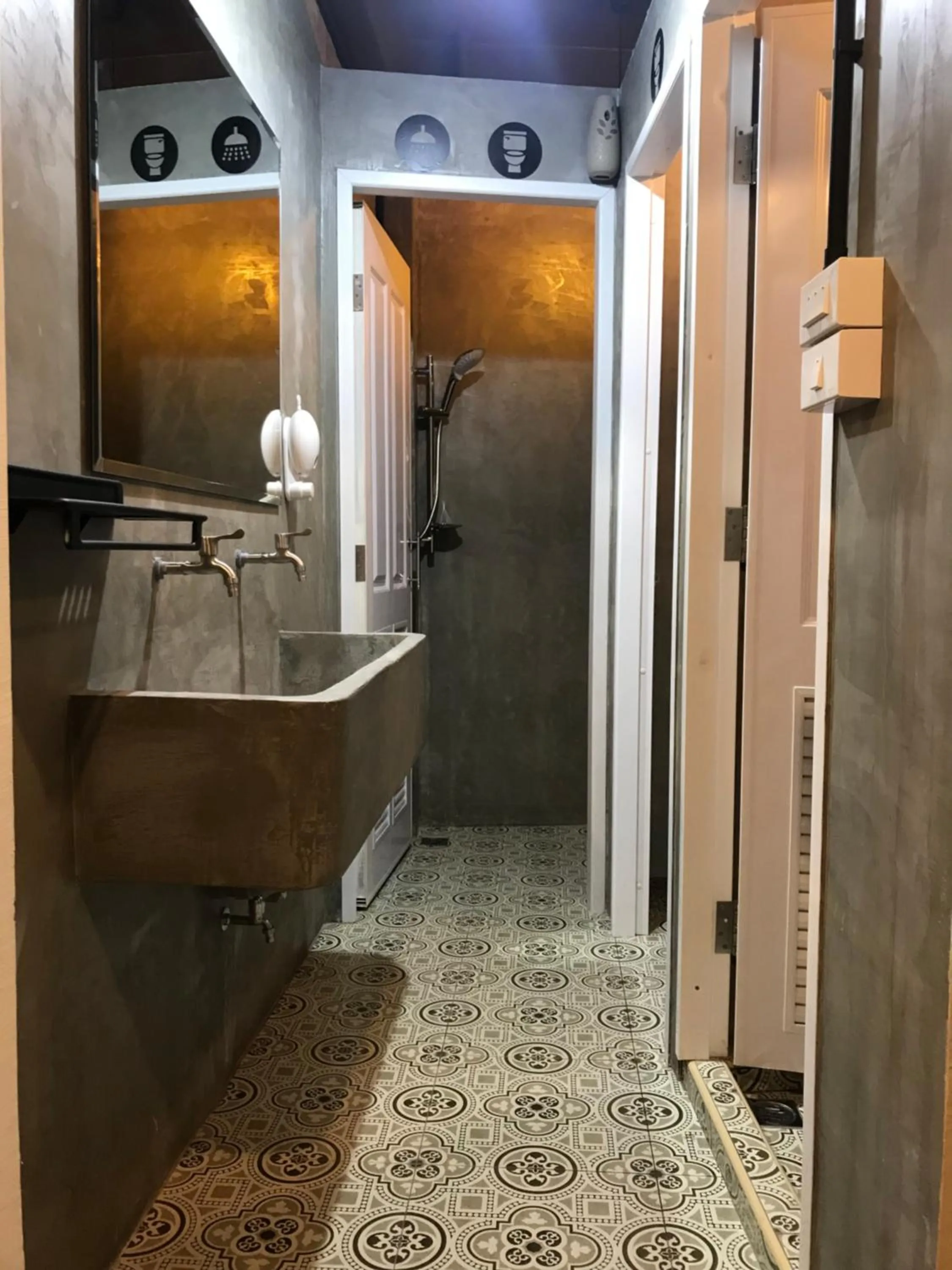 Shower in Arun Old Town