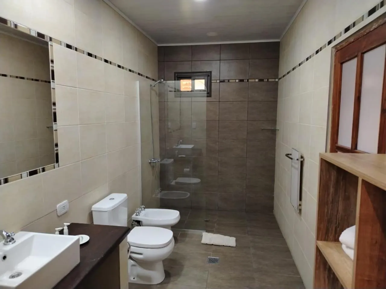 Bathroom in Posada Cavieres Wine Farm