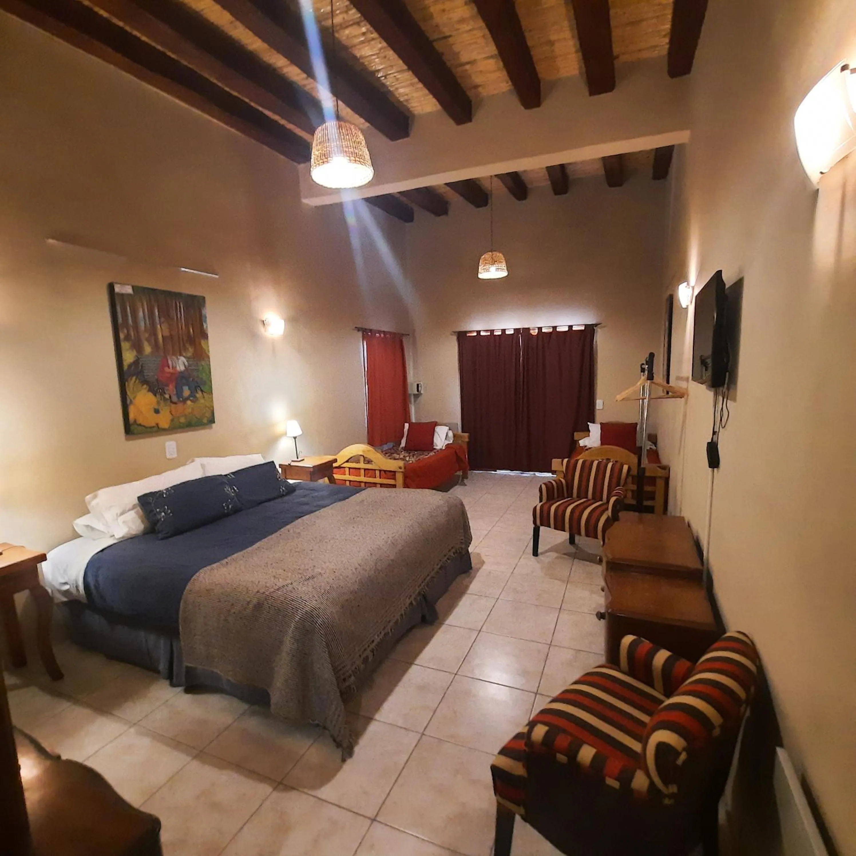 Text overlay, Bed in Posada Cavieres Wine Farm