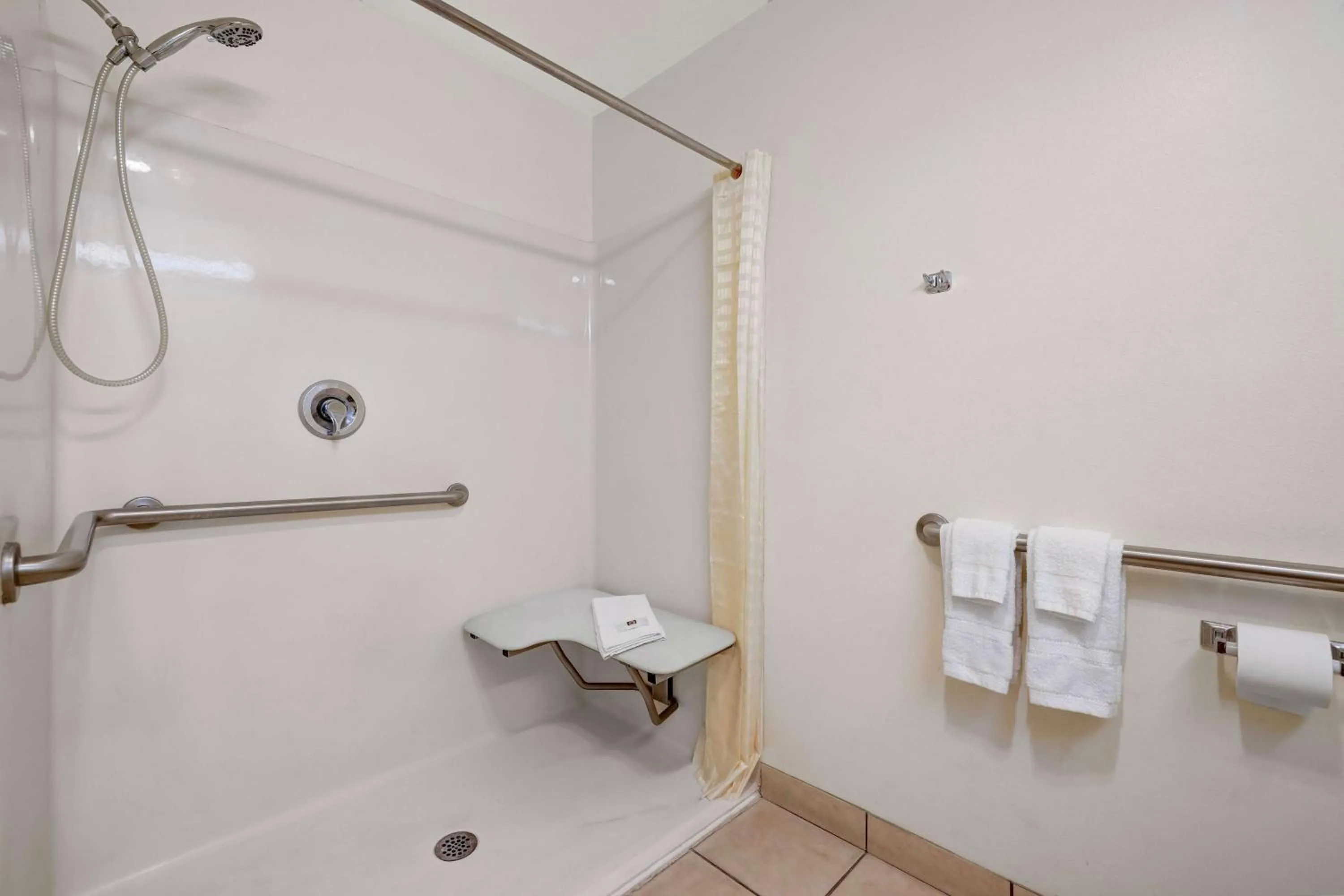 Photo of the whole room in Motel 6-Beaver, UT