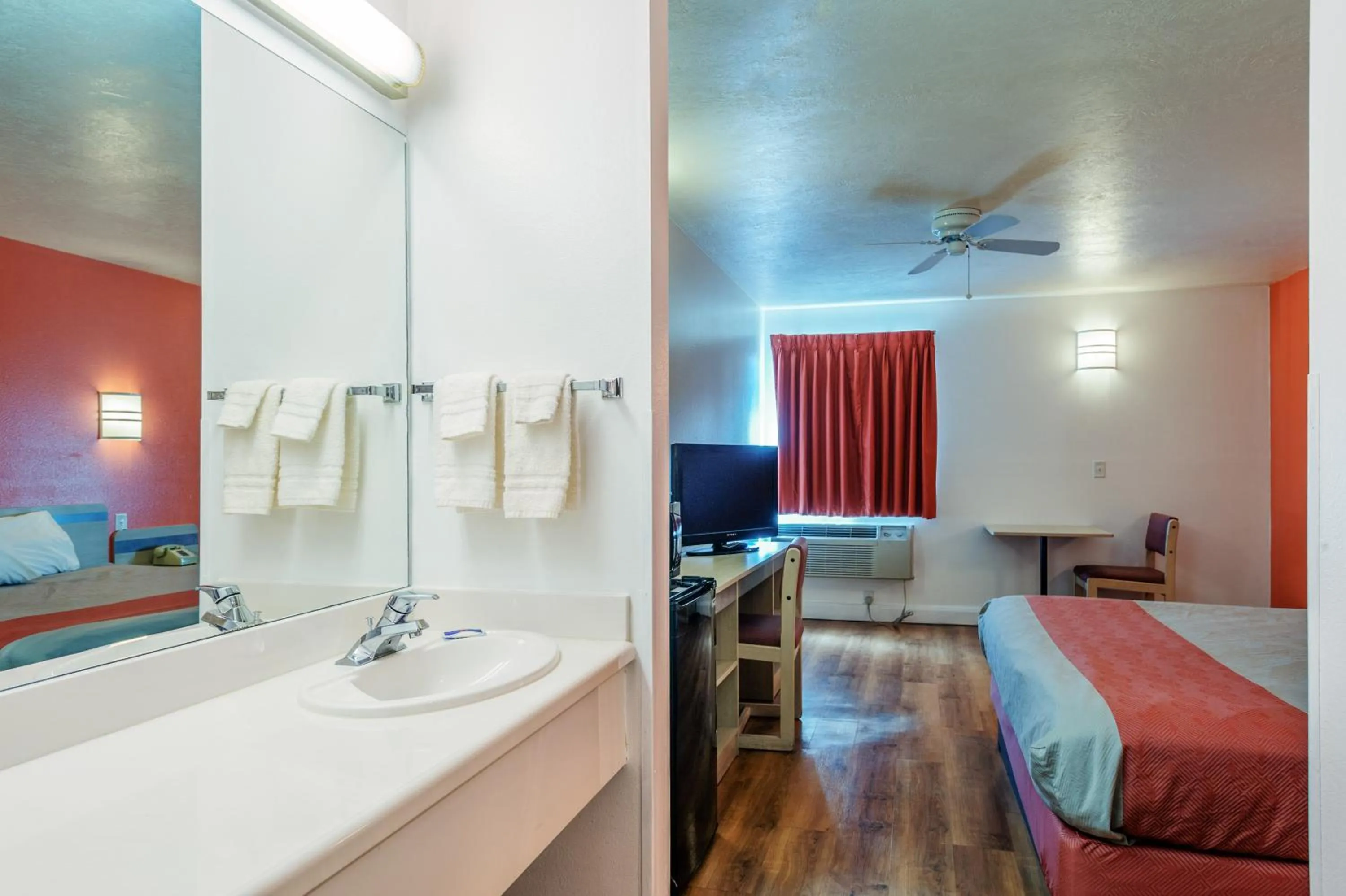 Bedroom, Bed in Motel 6-Beaver, UT