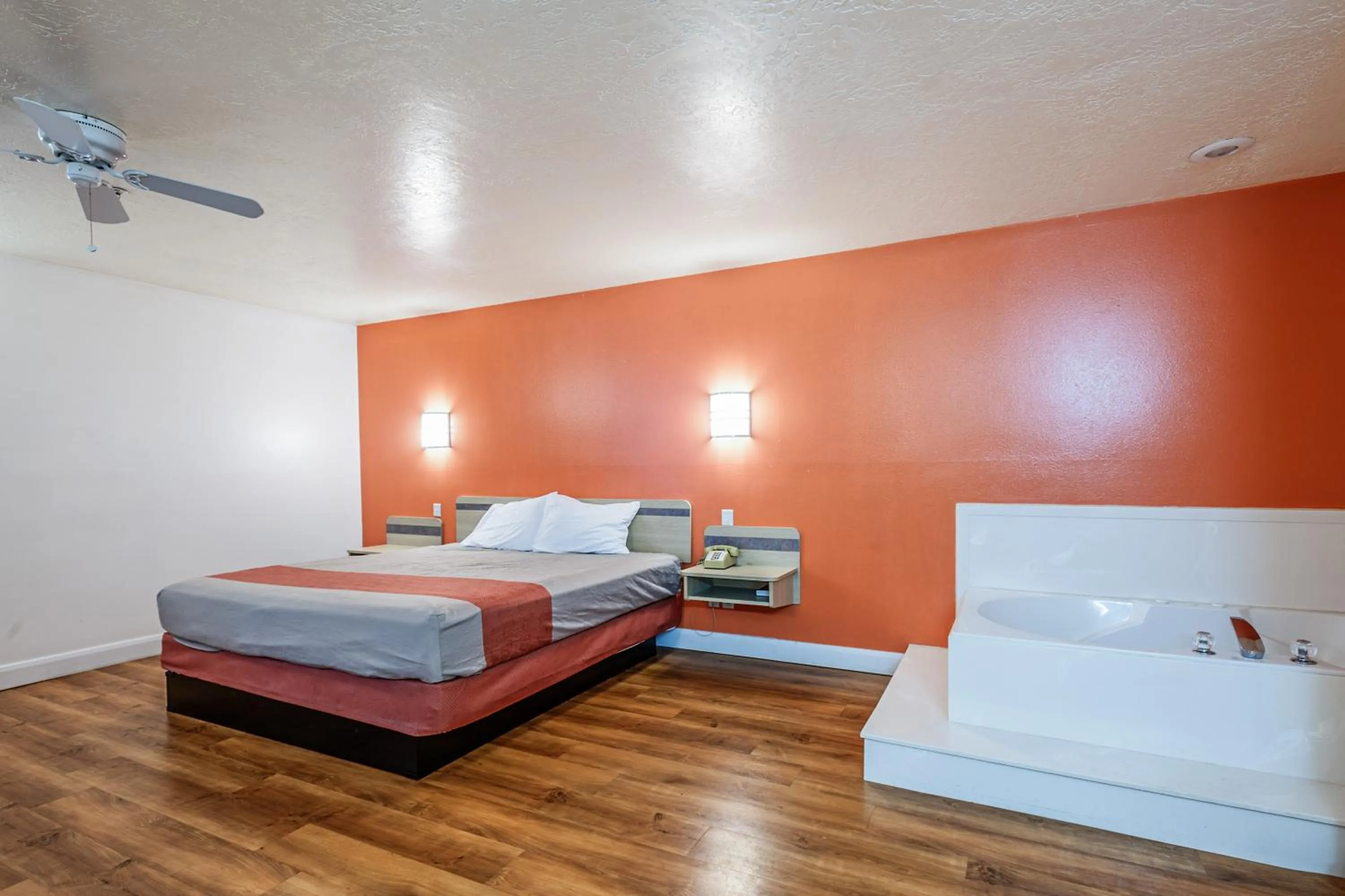 Bedroom, Bed in Motel 6-Beaver, UT