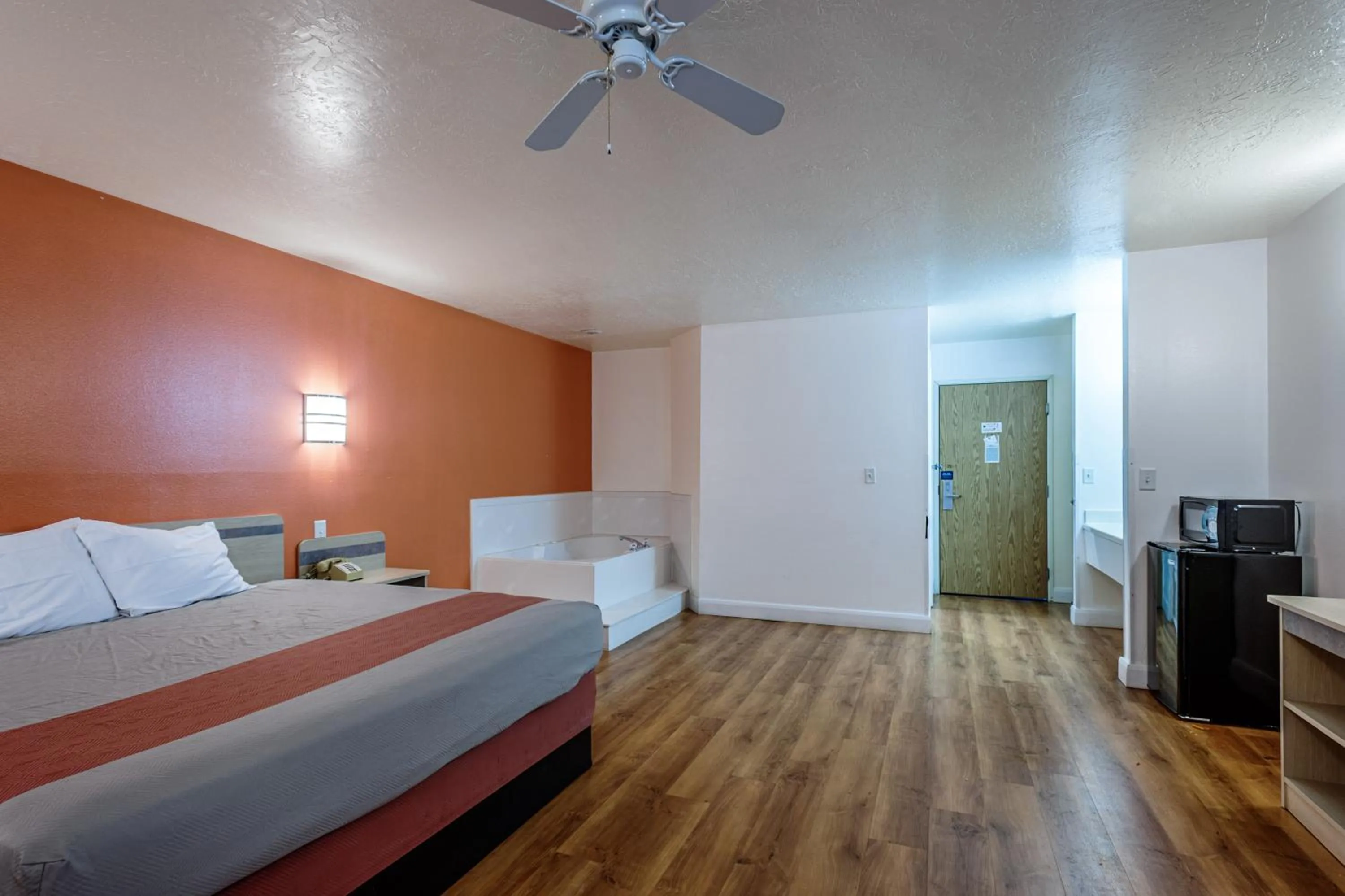 Bedroom, Bed in Motel 6-Beaver, UT