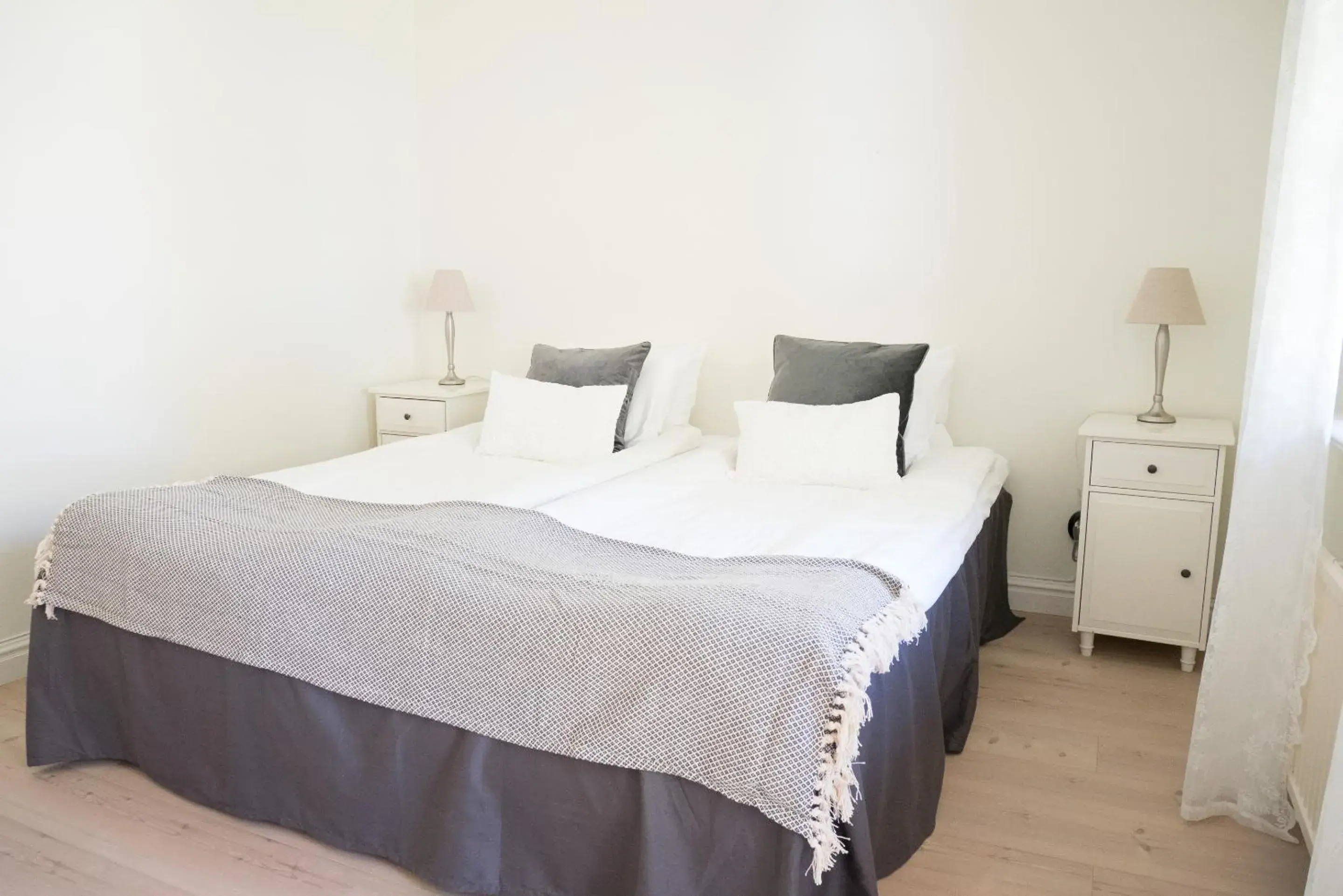 Double Room with Lake View in Warfsholm Double Room with Lake View in Warfsholm