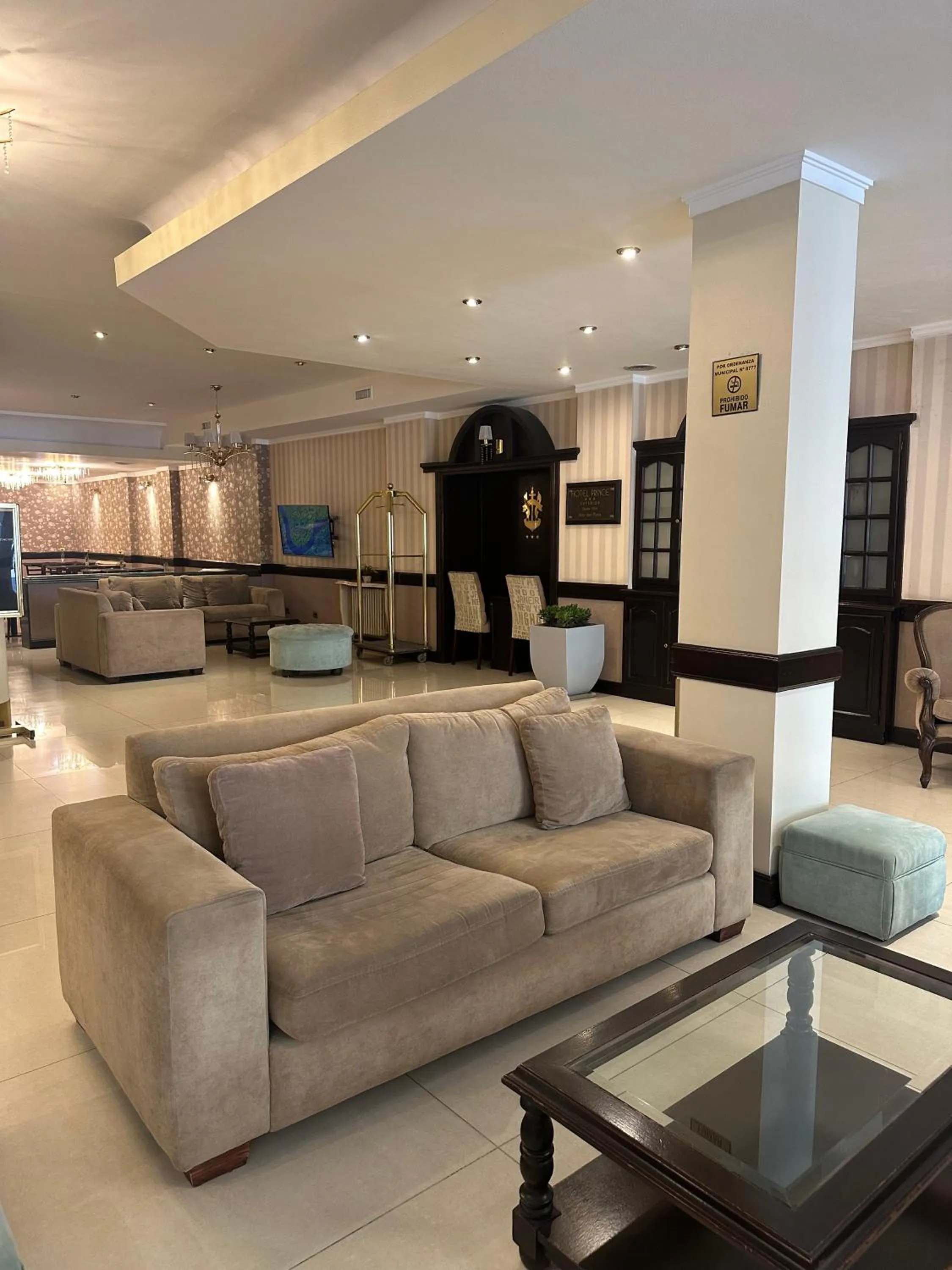 Living room in Prince Hotel