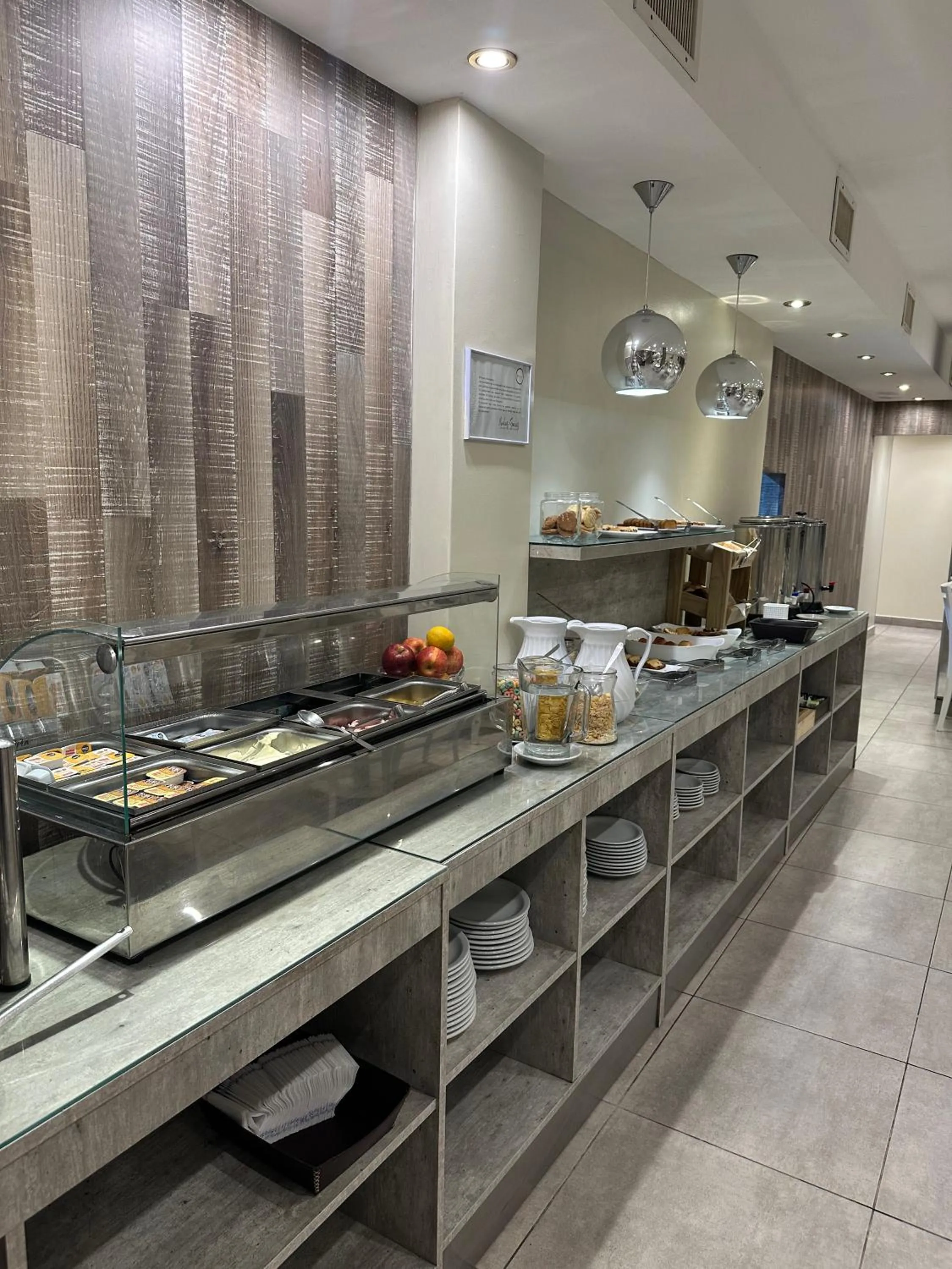 Food and drinks in Prince Hotel