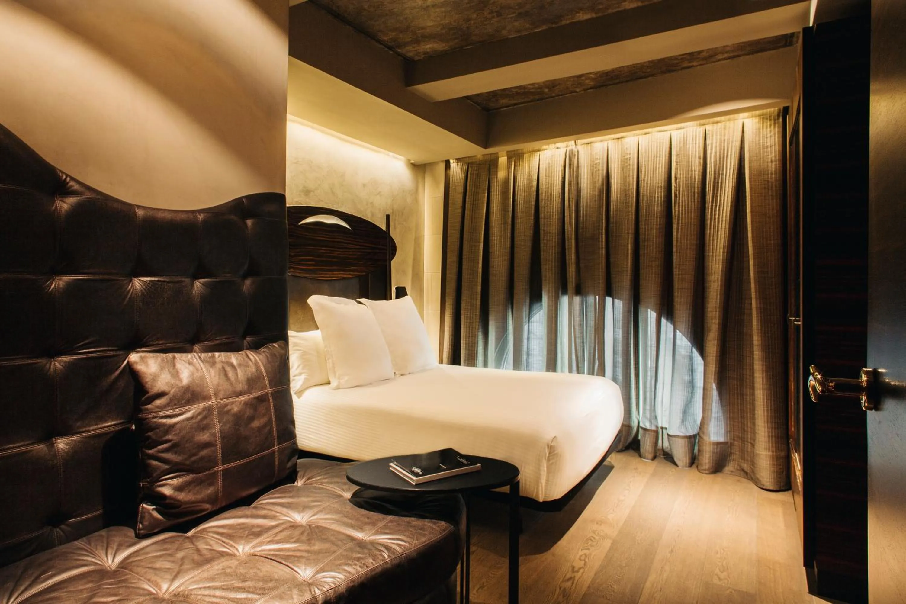 Bed in Hotel Bagués, a Small Luxury Hotel of the World