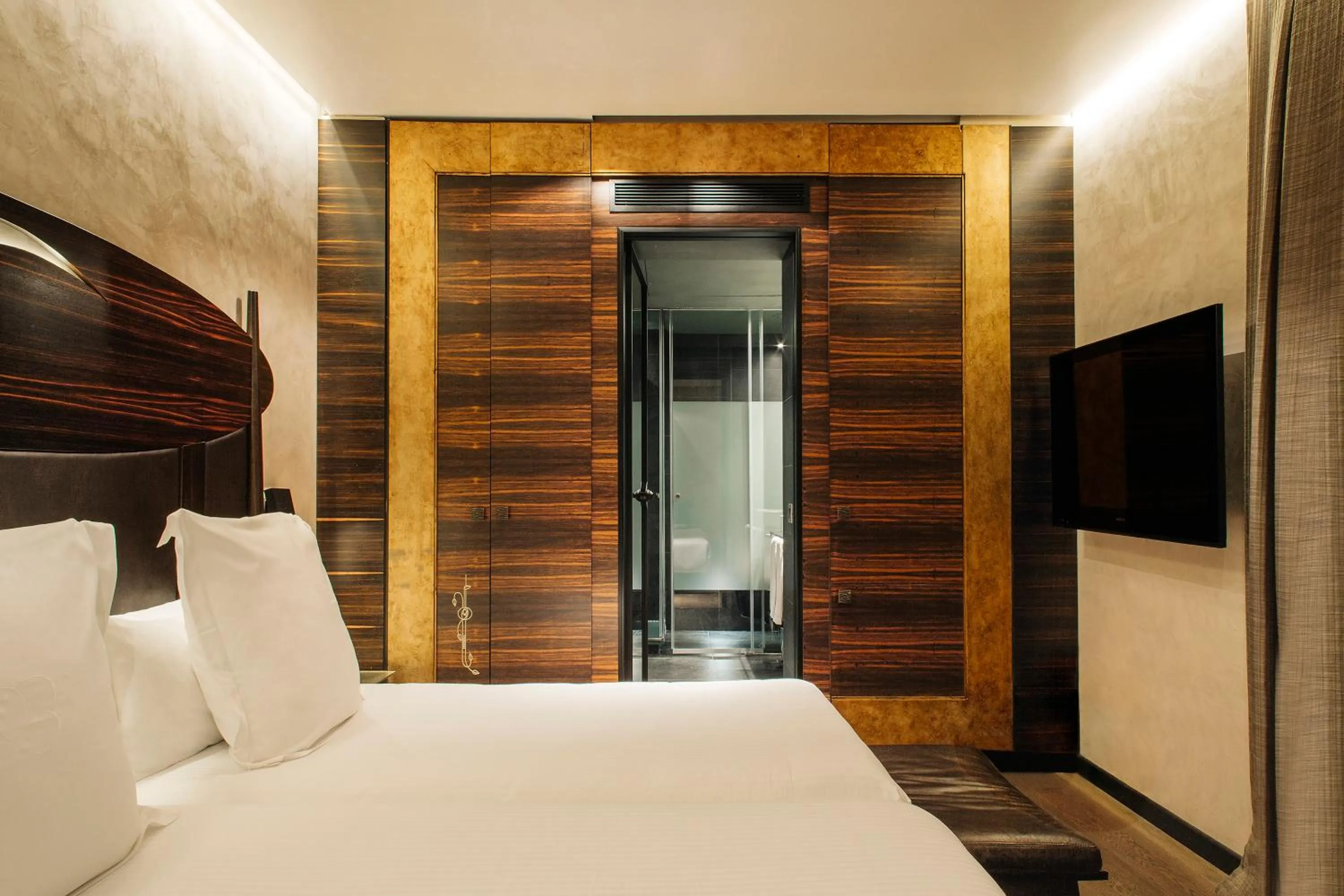 Bed in Hotel Bagués, a Small Luxury Hotel of the World