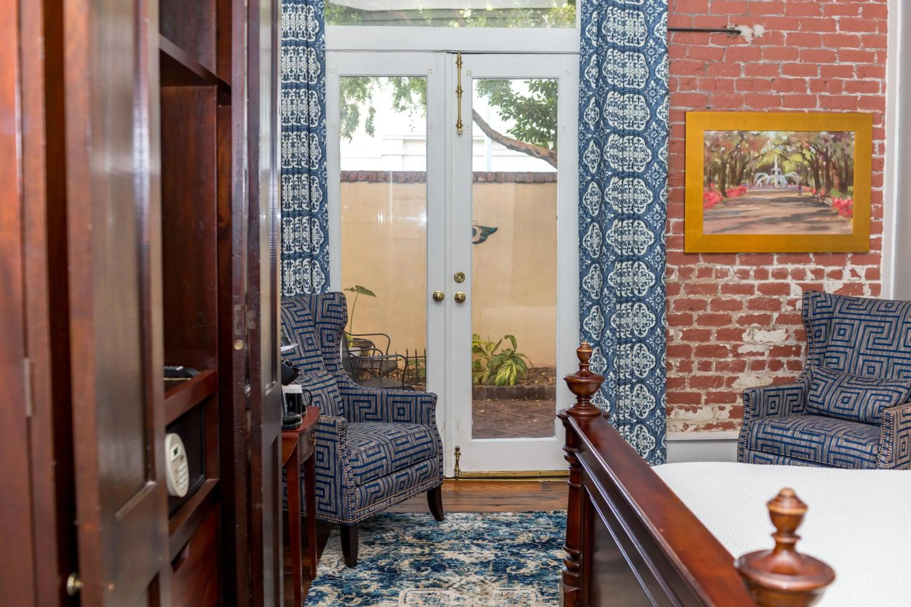 Inner courtyard view in East Bay Inn, Historic Inns of Savannah Collection