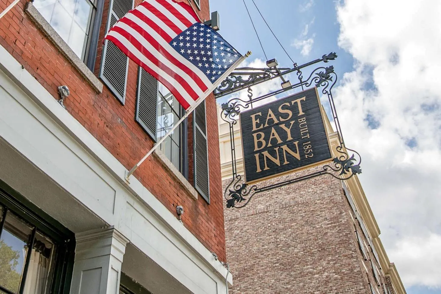 Property building in East Bay Inn, Historic Inns of Savannah Collection
