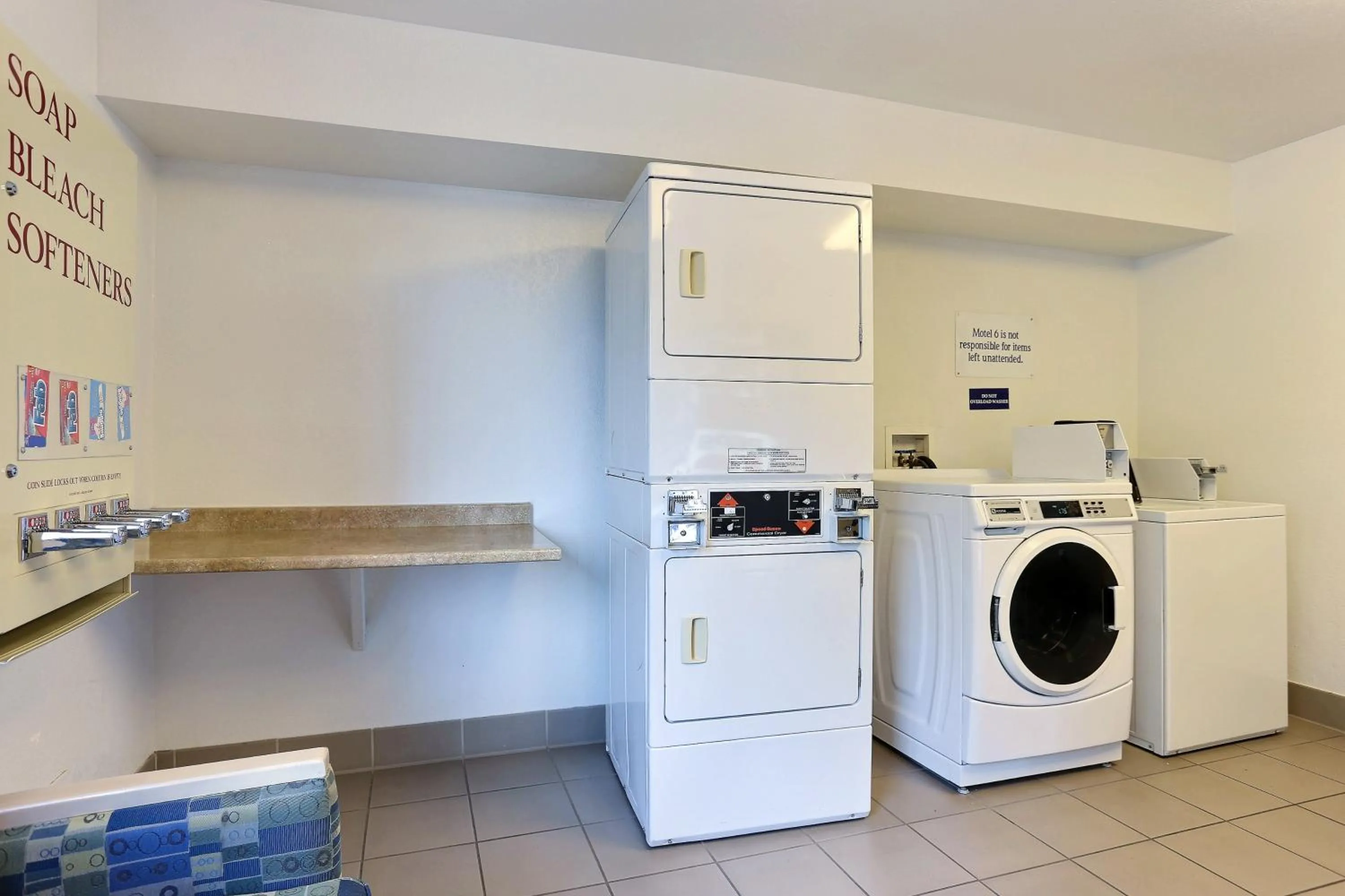 laundry in Econo Lodge