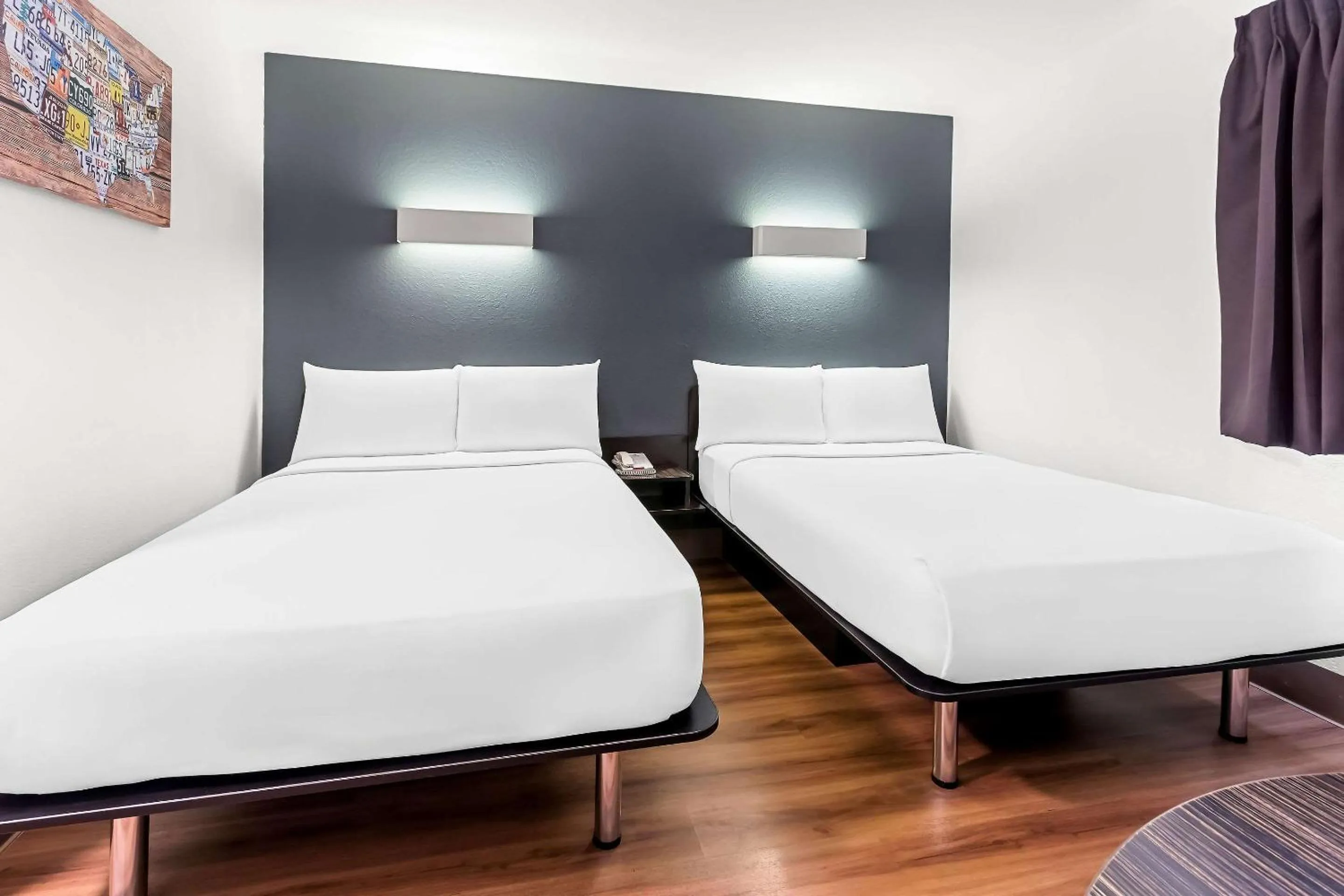 Bedroom, Bed in Econo Lodge