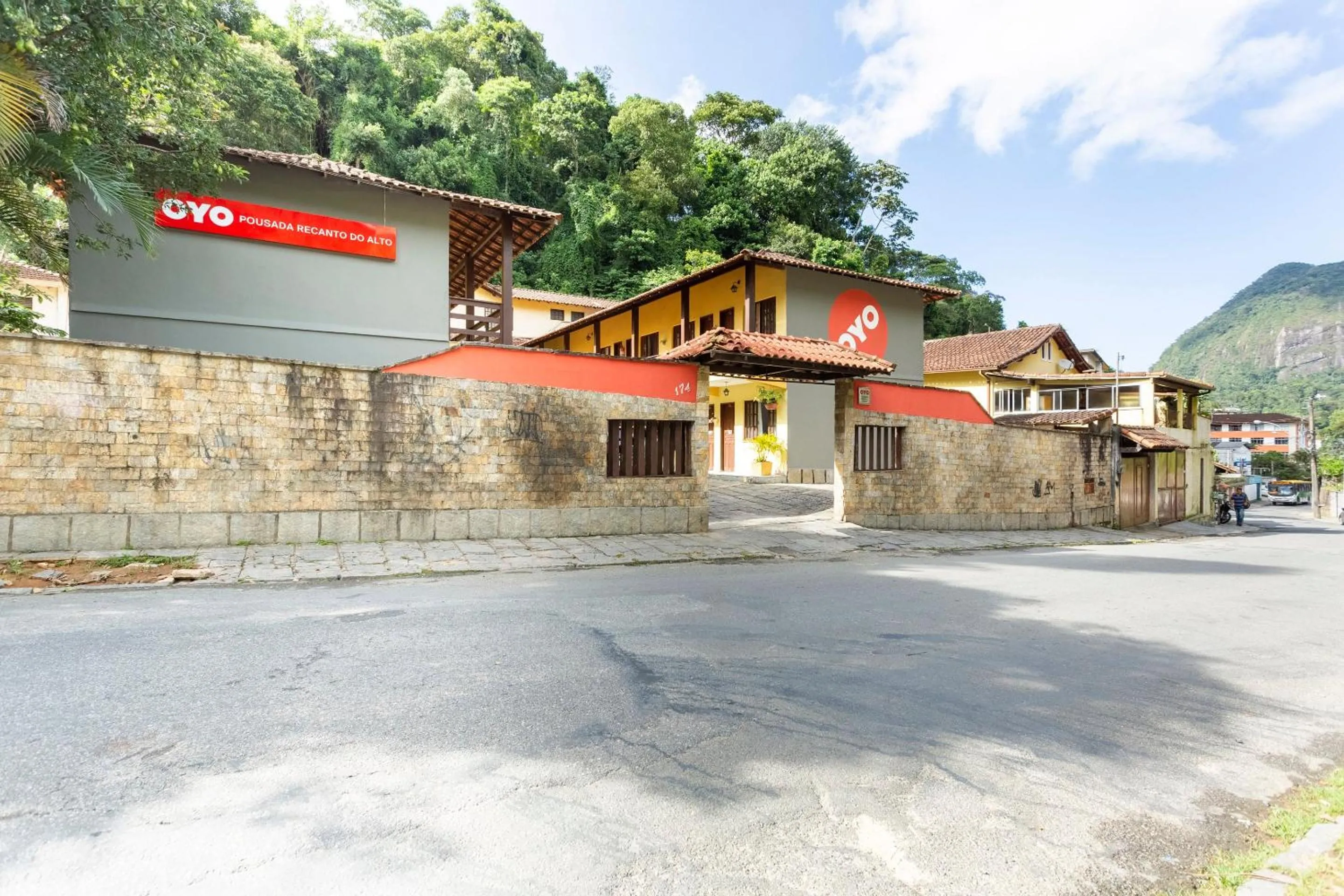 Facade/entrance in OYO Hotel Recanto Do Alto, Teresópolis
