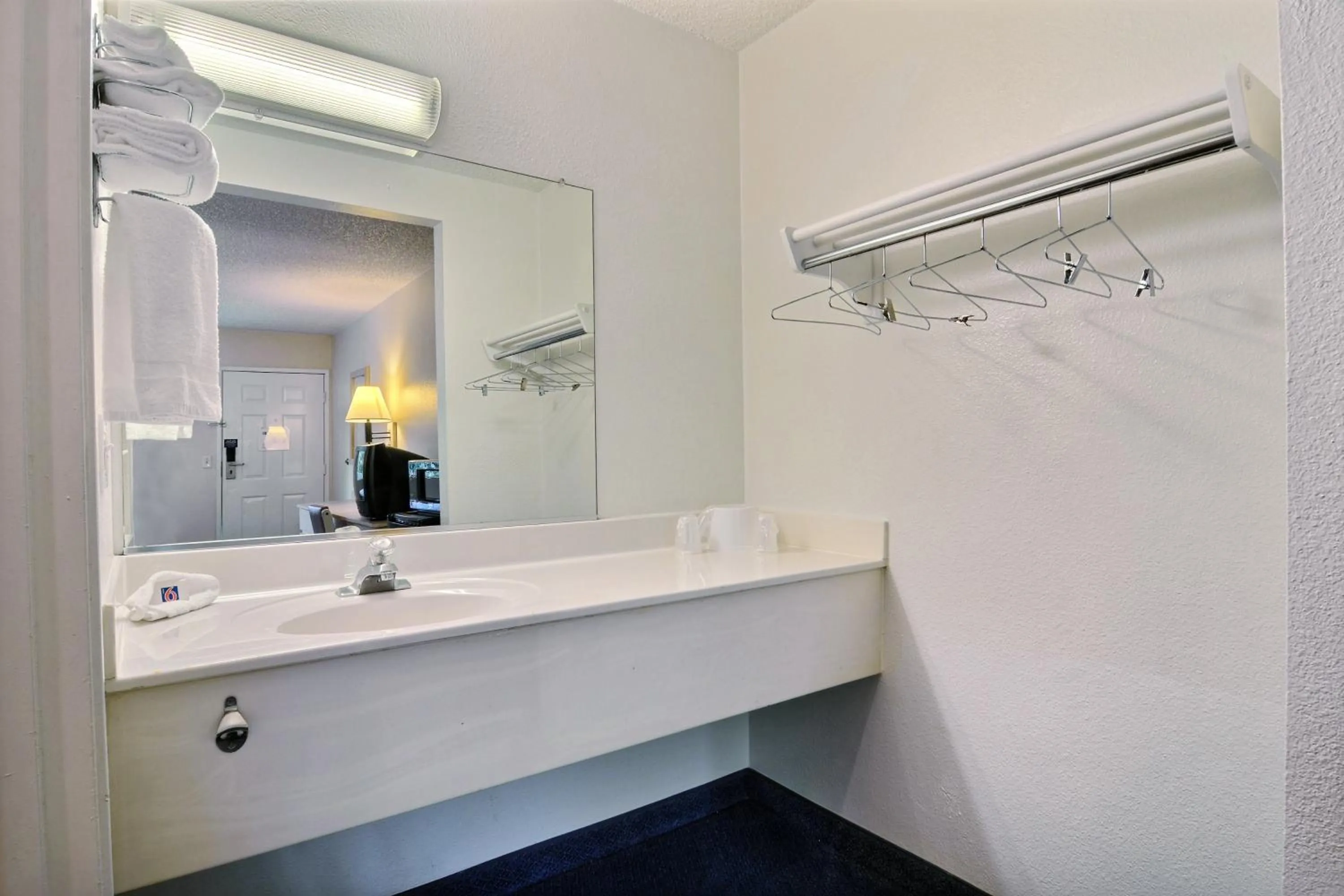 Bathroom in Motel 6-Seattle, WA - South