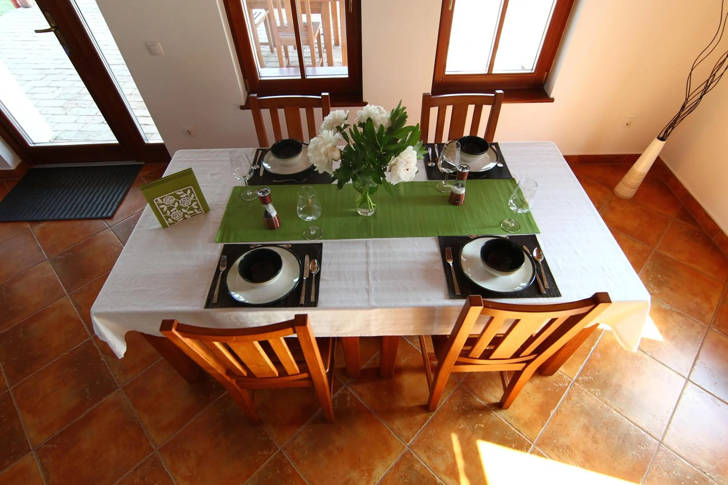 Restaurant/places to eat in Bibic Nature Lodge