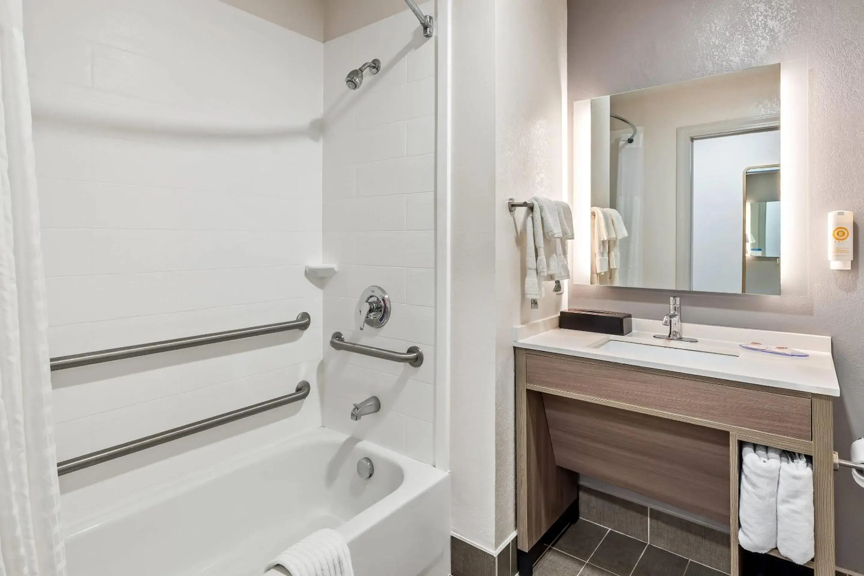 Bedroom in Comfort Inn Emporia Bedroom in Comfort Inn Emporia