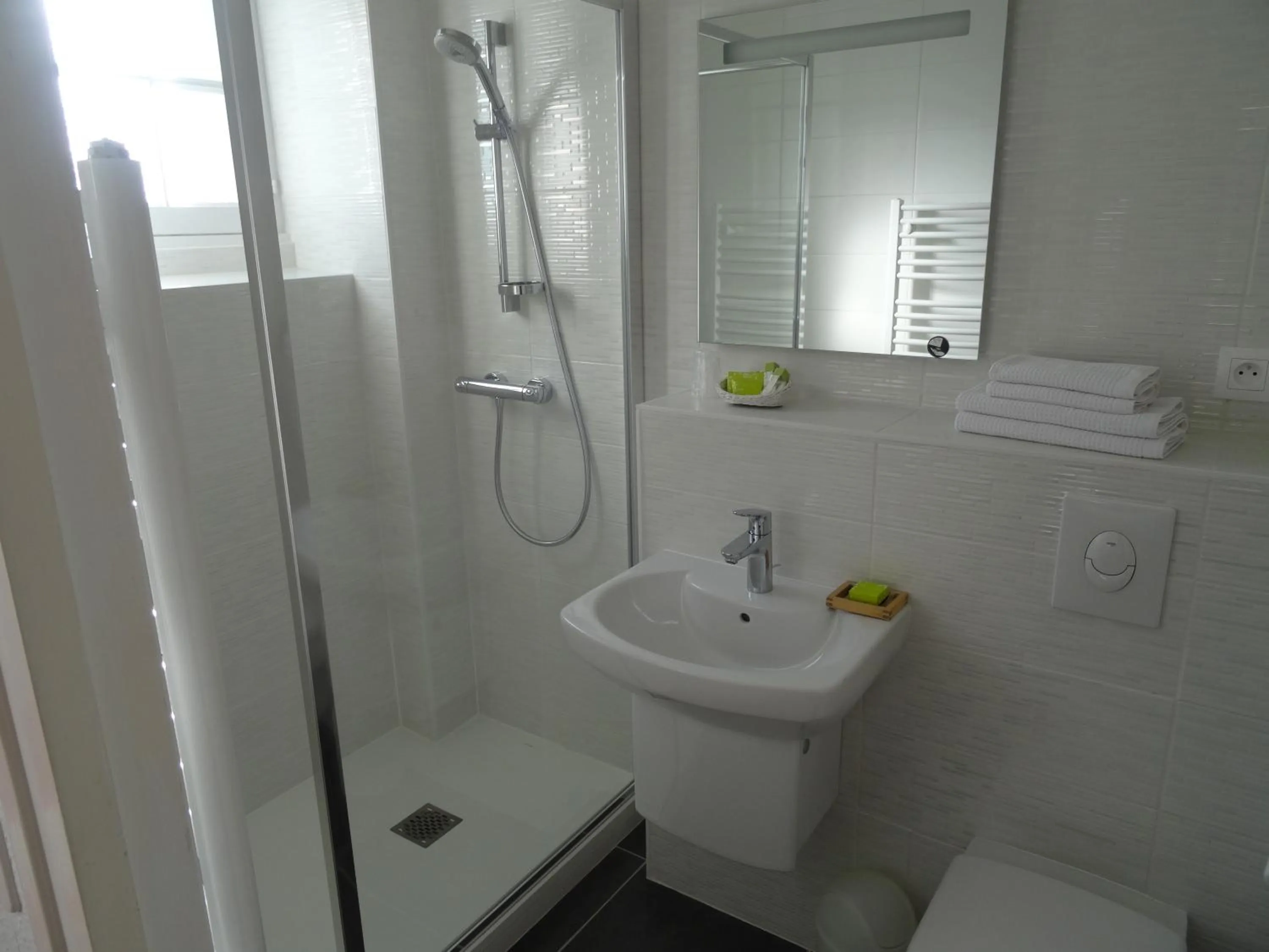Shower in Hotel Au Marais