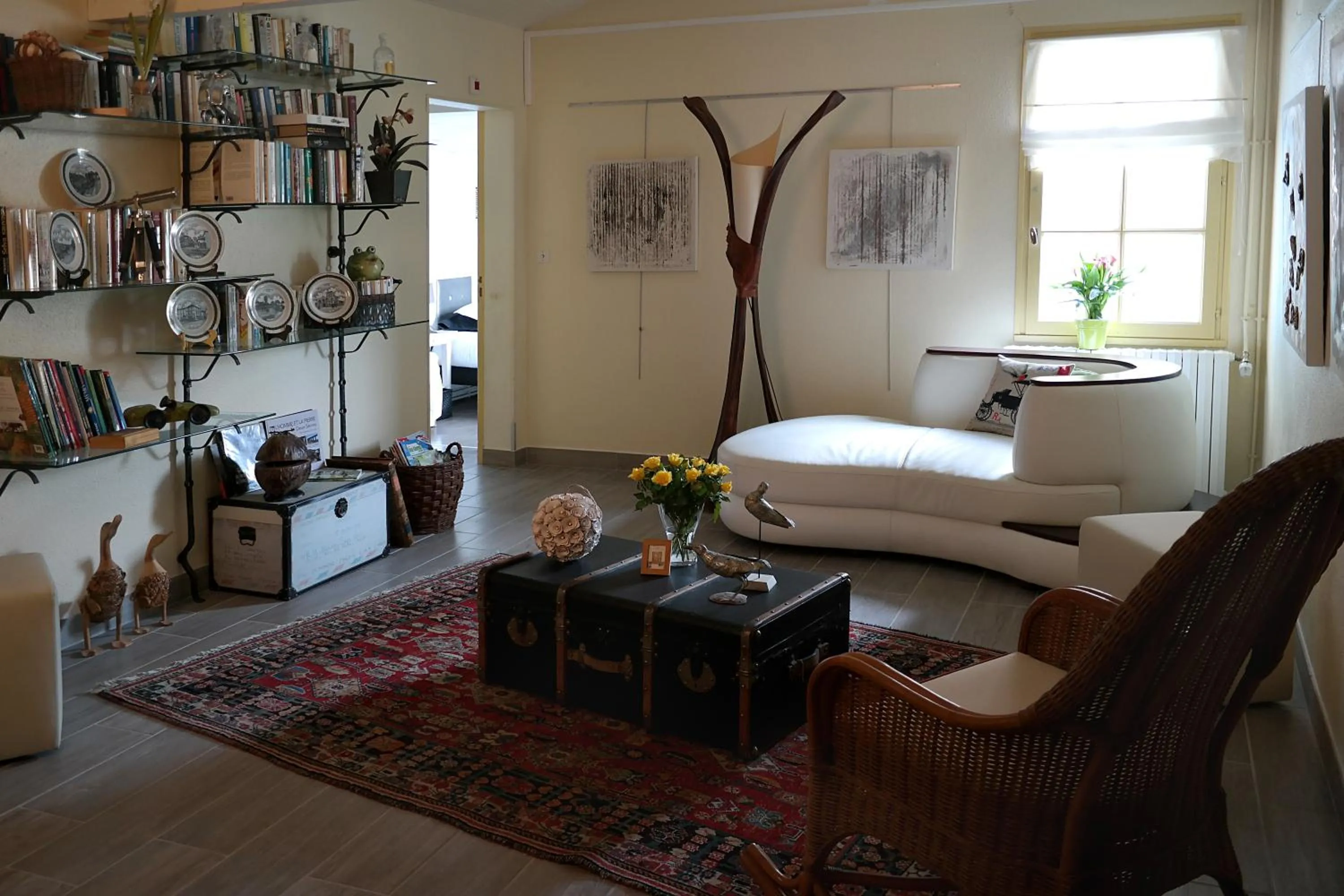 Communal lounge/ TV room, Bed in Hotel Au Marais