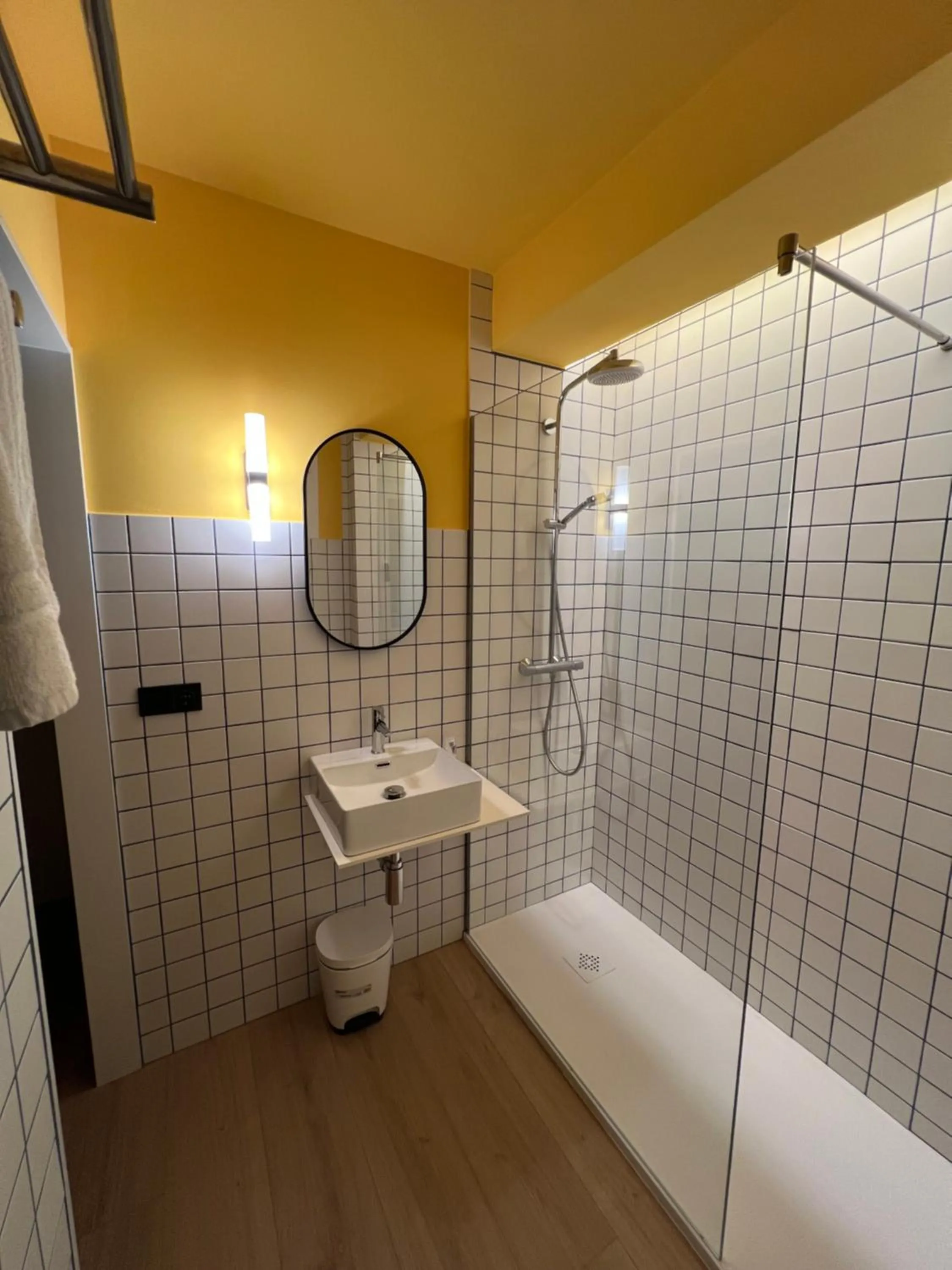 Triple Room with Private Bathroom in Albergue O Burgo