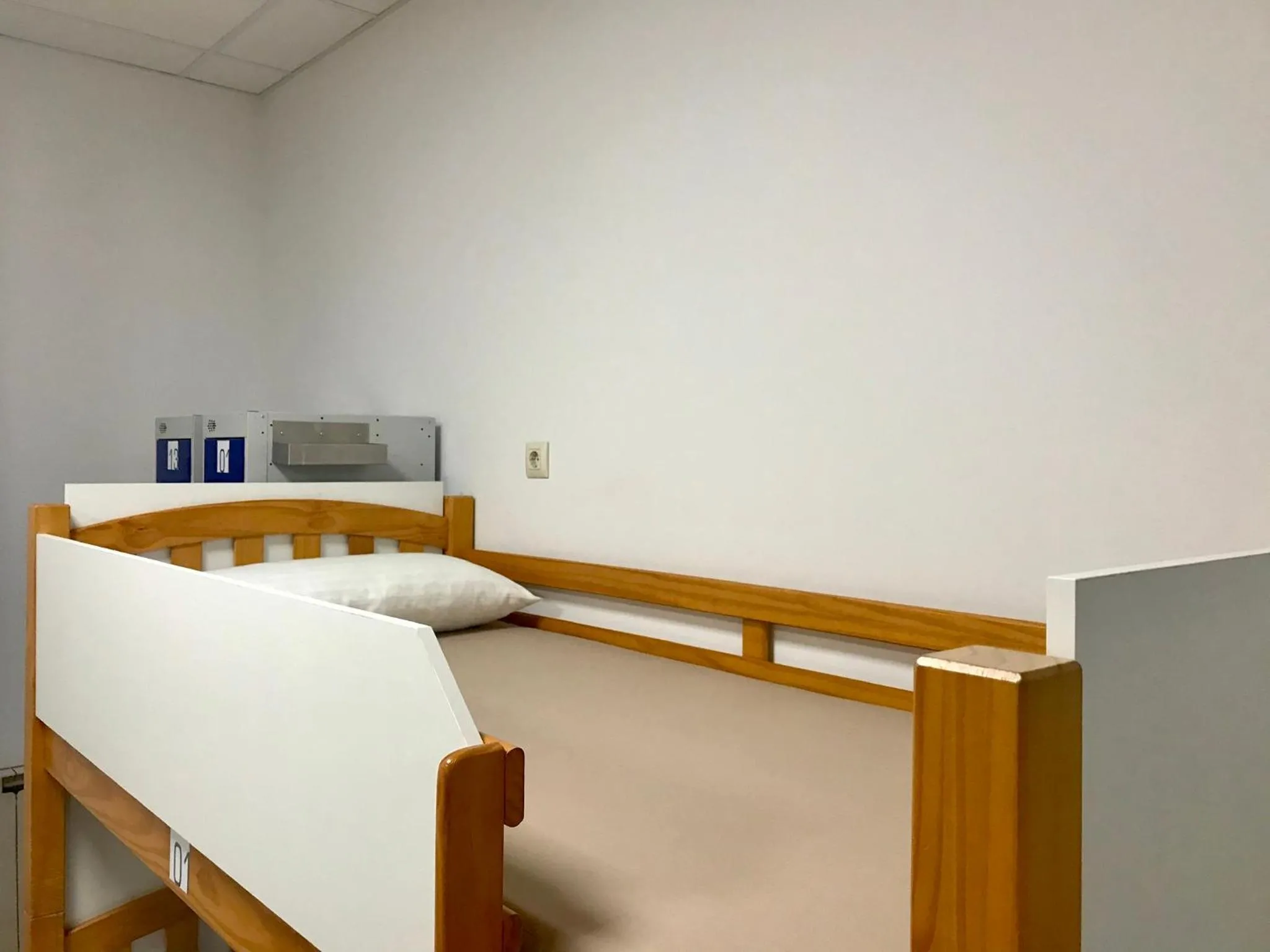 Single Bed in Mixed Dormitory Room in Albergue O Burgo