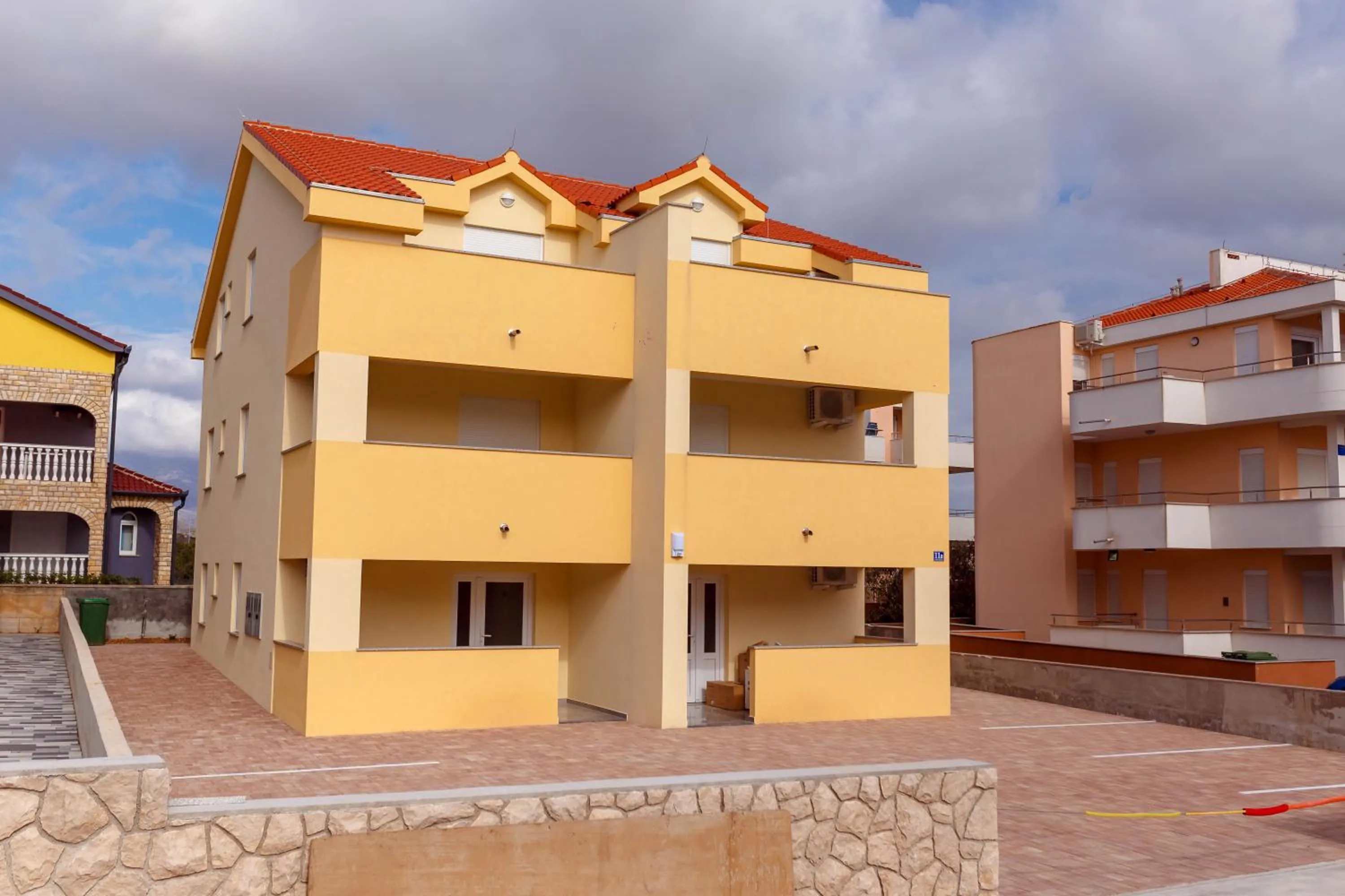 Property building in Summer Fun Apartments