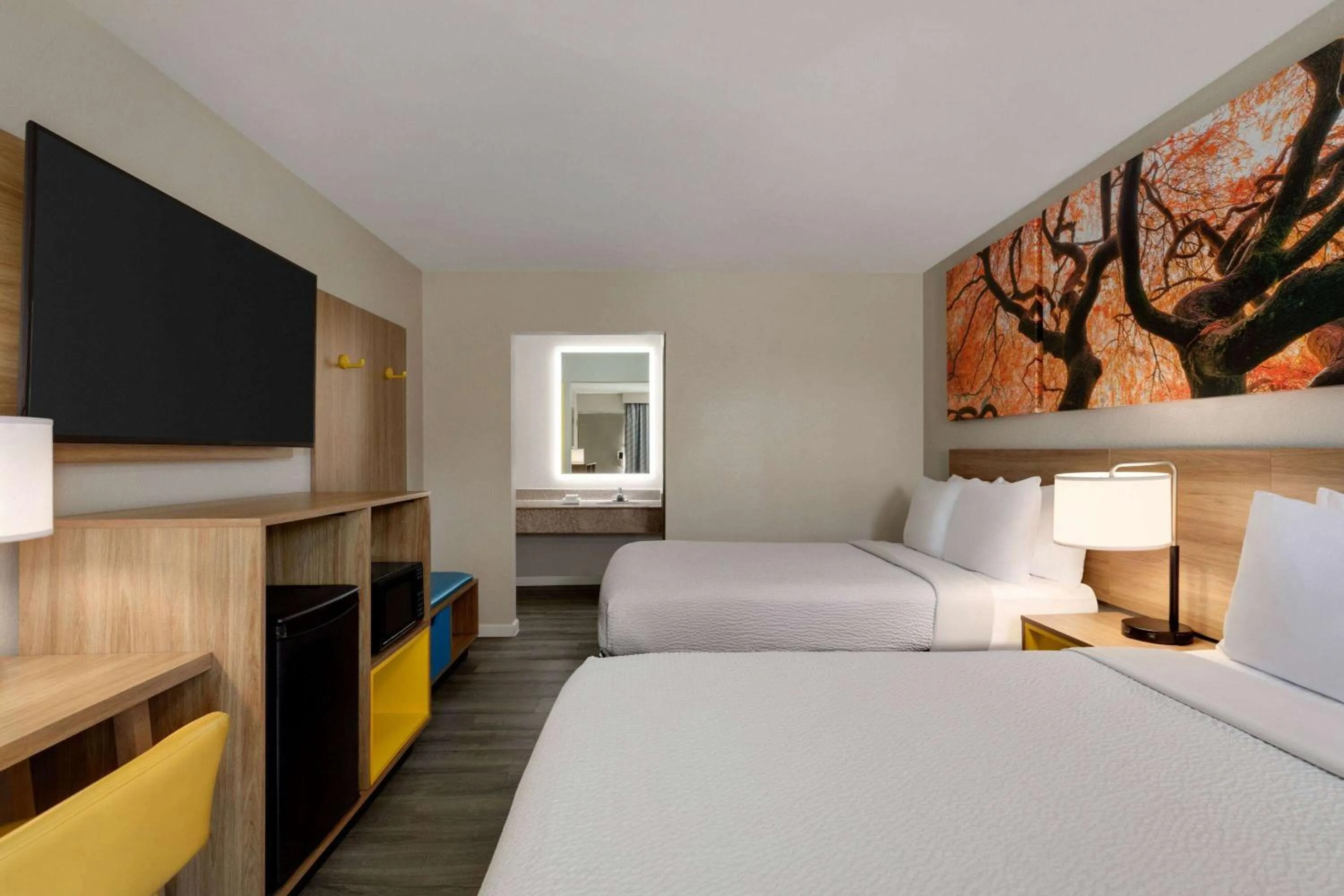 Photo of the whole room, Bed in Days Inn by Wyndham Emporia