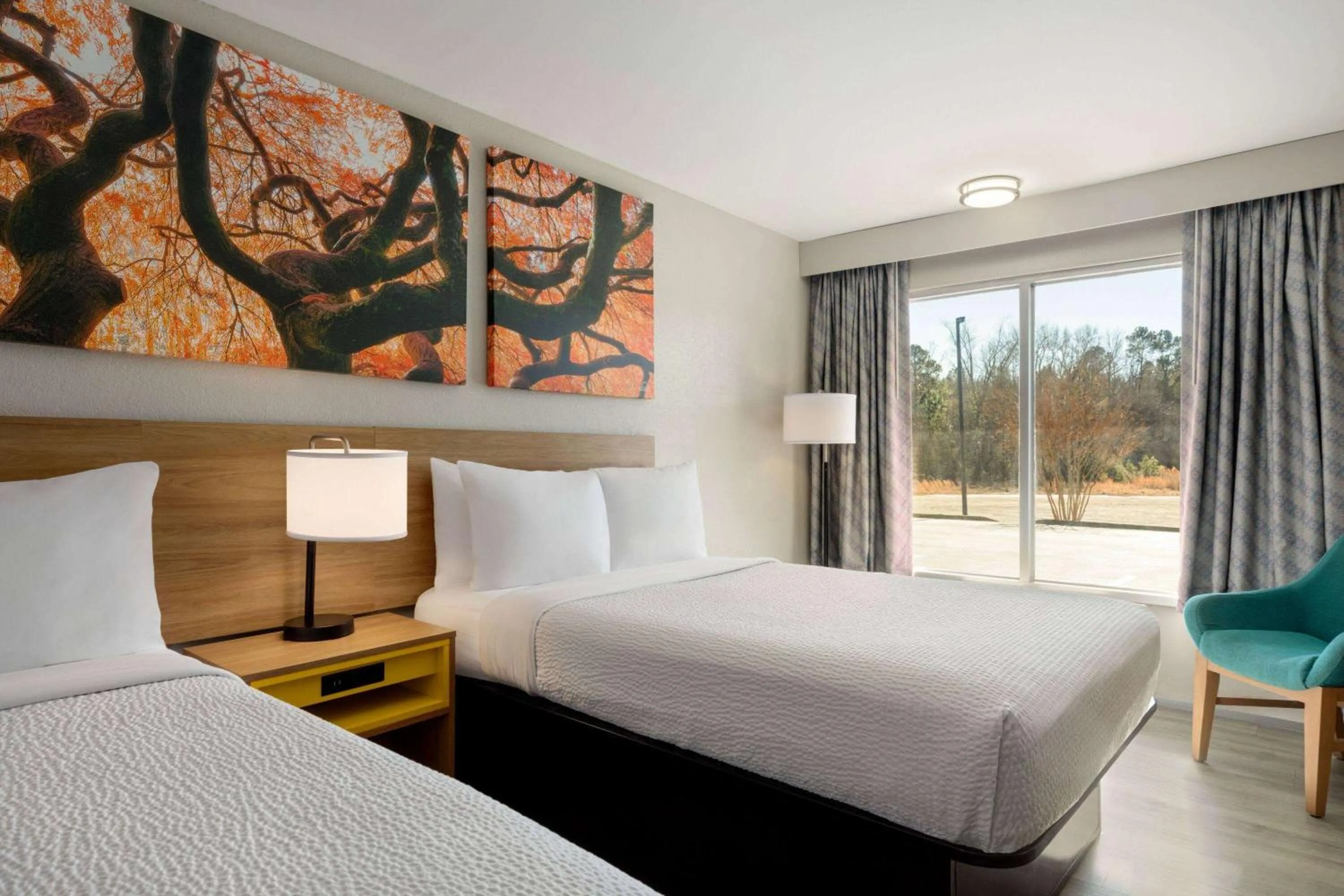 Photo of the whole room, Bed in Days Inn by Wyndham Emporia