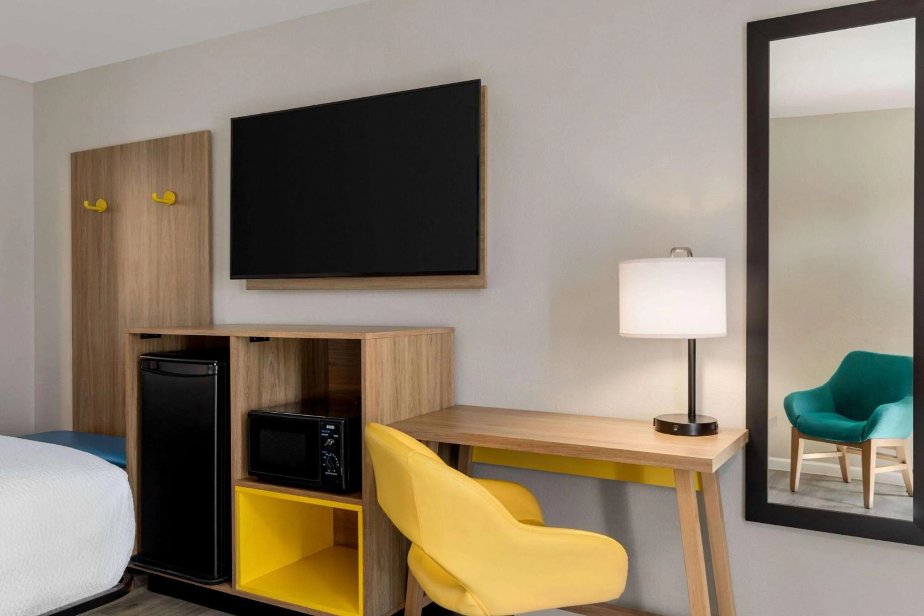 Photo of the whole room, Bed in Days Inn by Wyndham Emporia