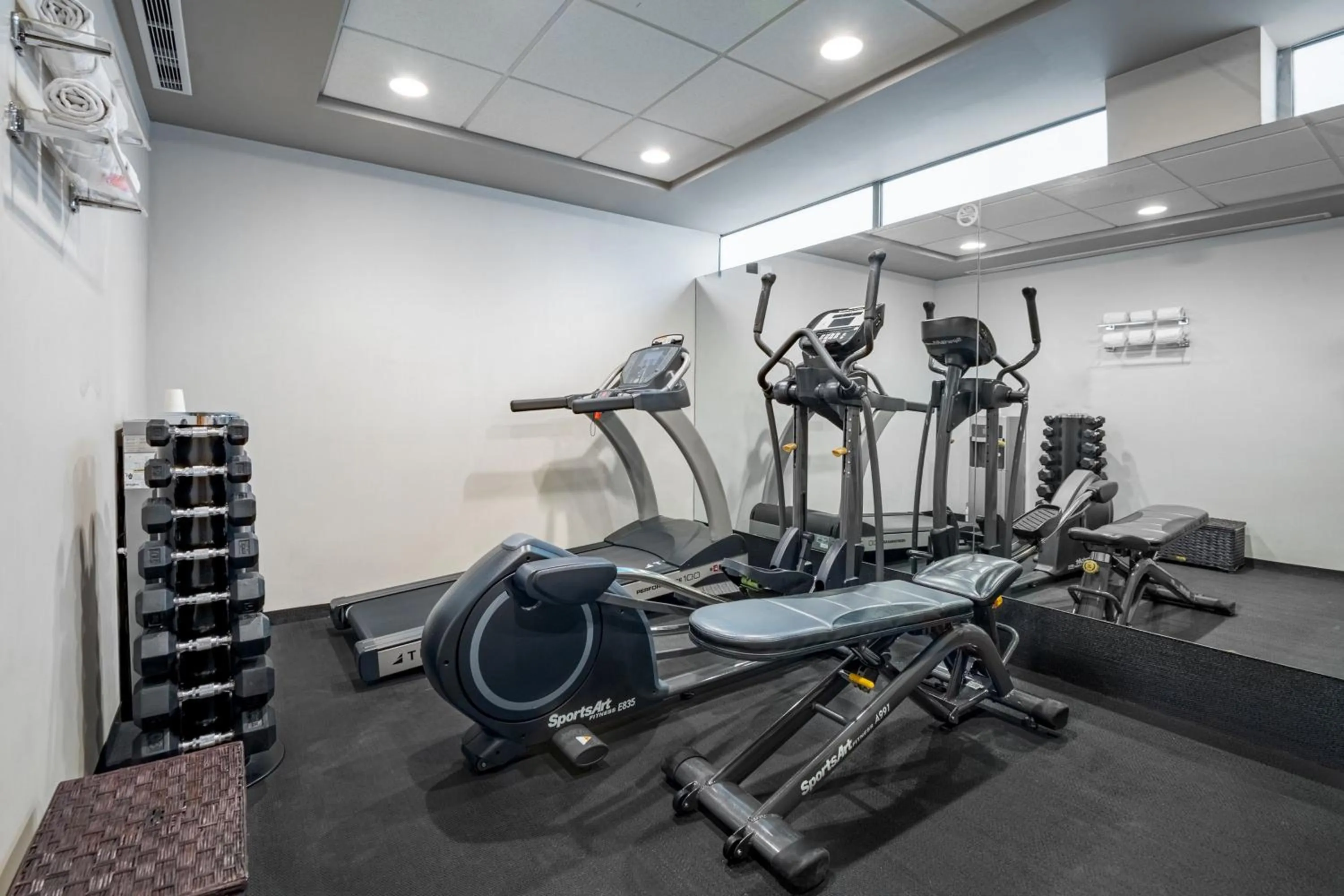 Fitness centre/facilities in City Express Suites by Marriott Ciudad de México Anzures