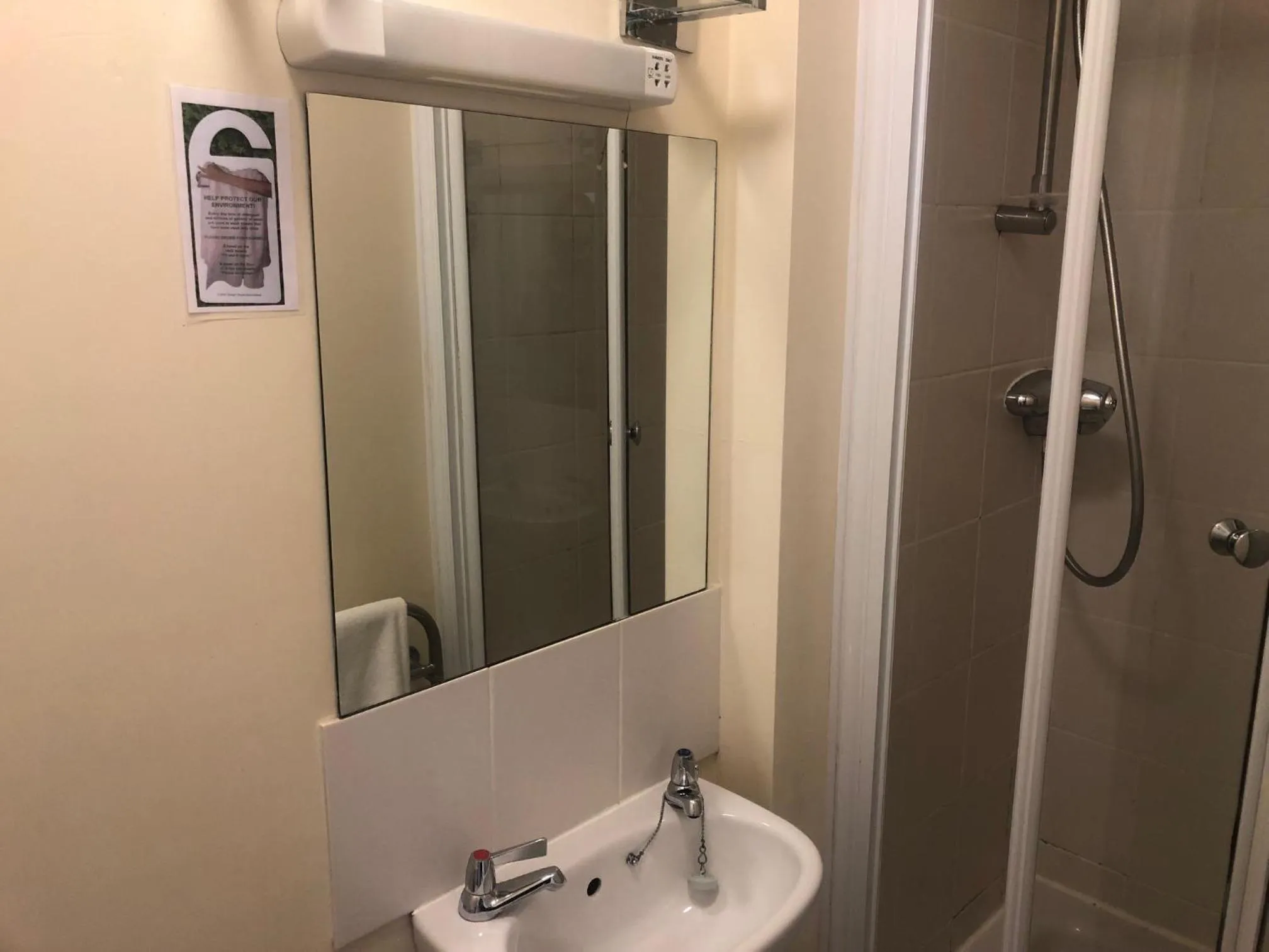 Bathroom in Wayfarer Inn