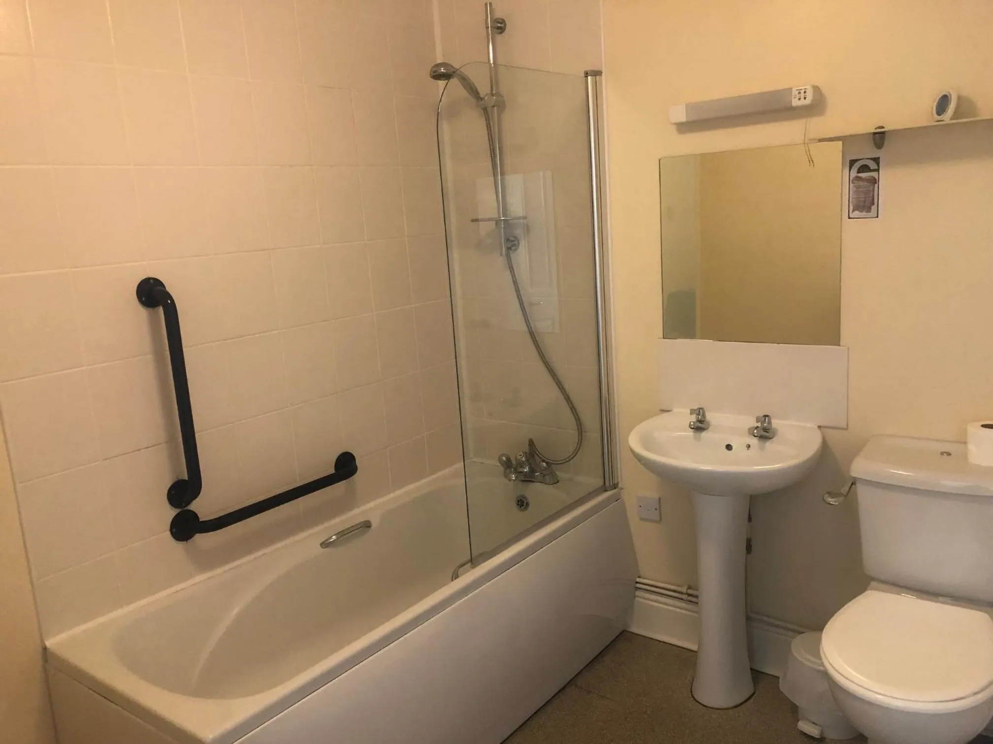 Bathroom in Wayfarer Inn