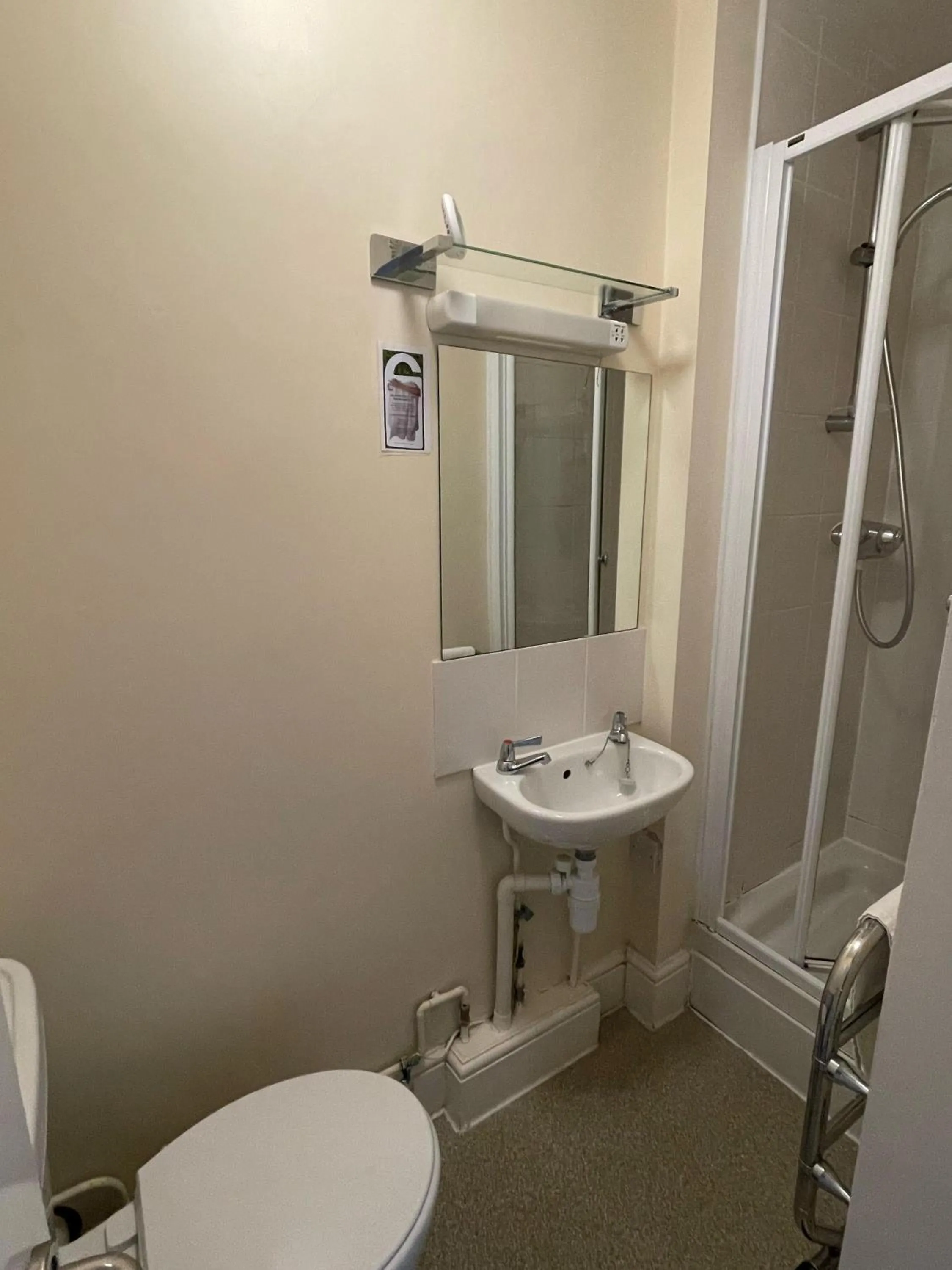 Bathroom in Wayfarer Inn