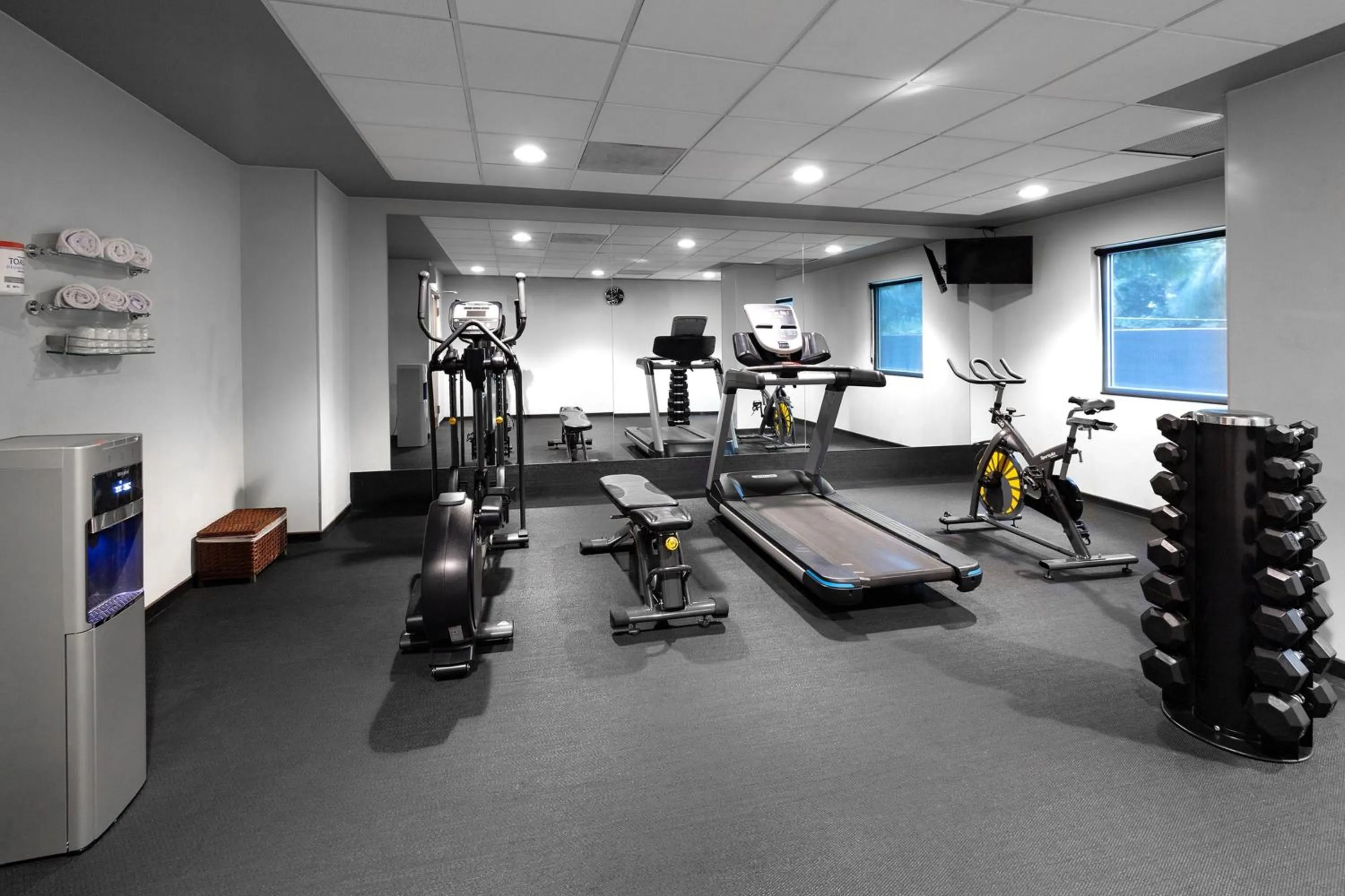 Fitness centre/facilities in City Express Plus by Marriott Guadalajara Expo