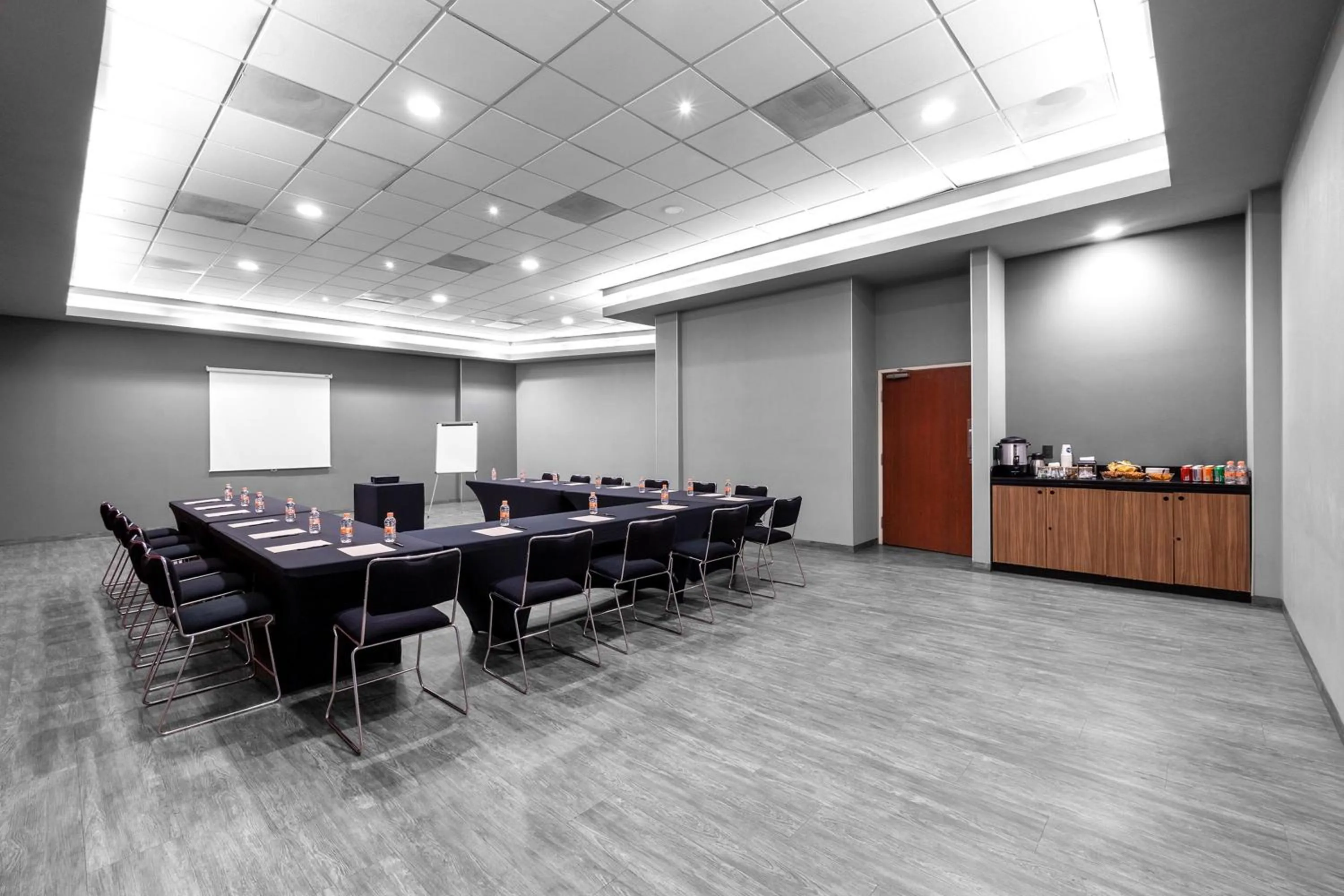 Meeting/conference room in City Express Plus by Marriott Guadalajara Expo