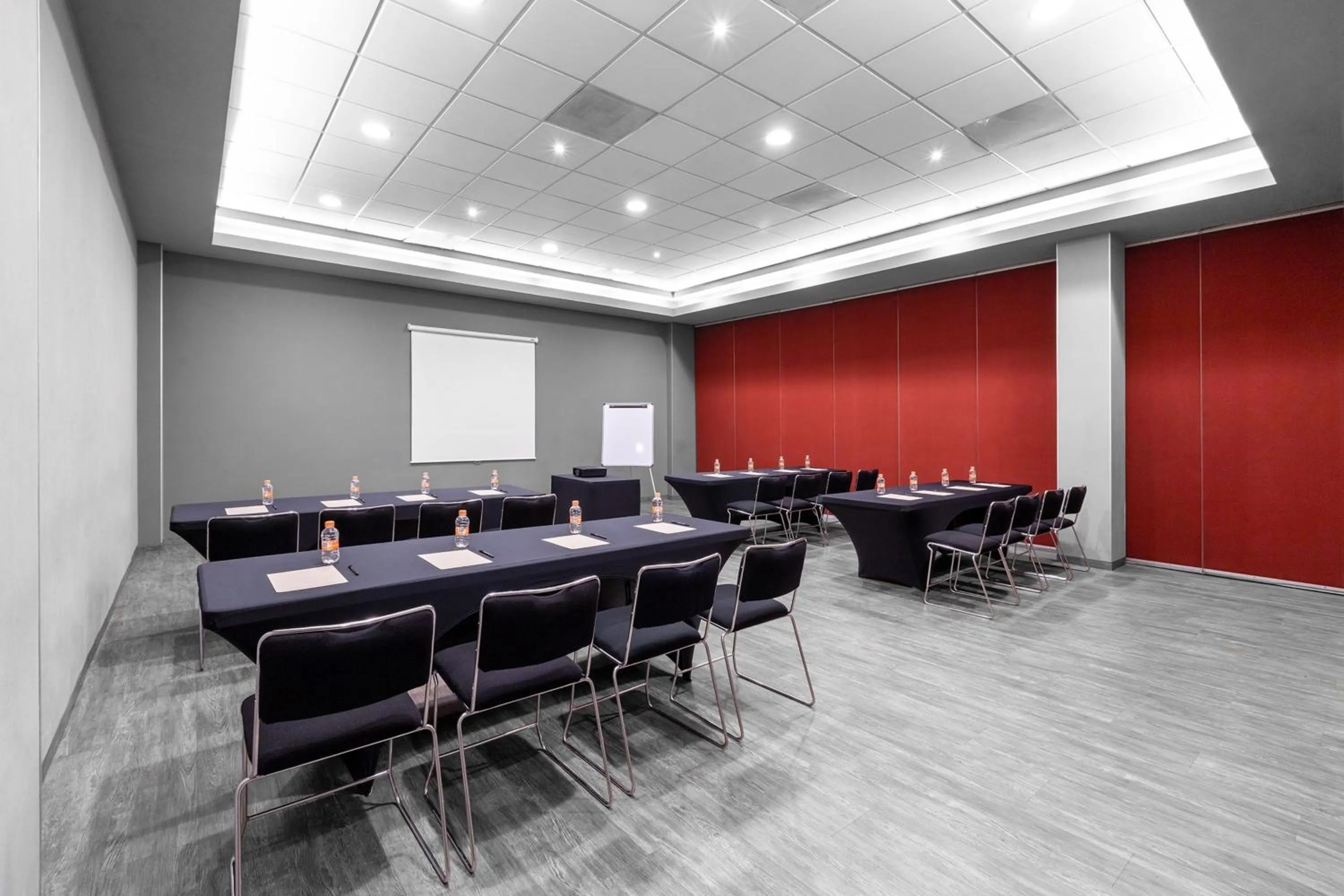 Meeting/conference room in City Express Plus by Marriott Guadalajara Expo