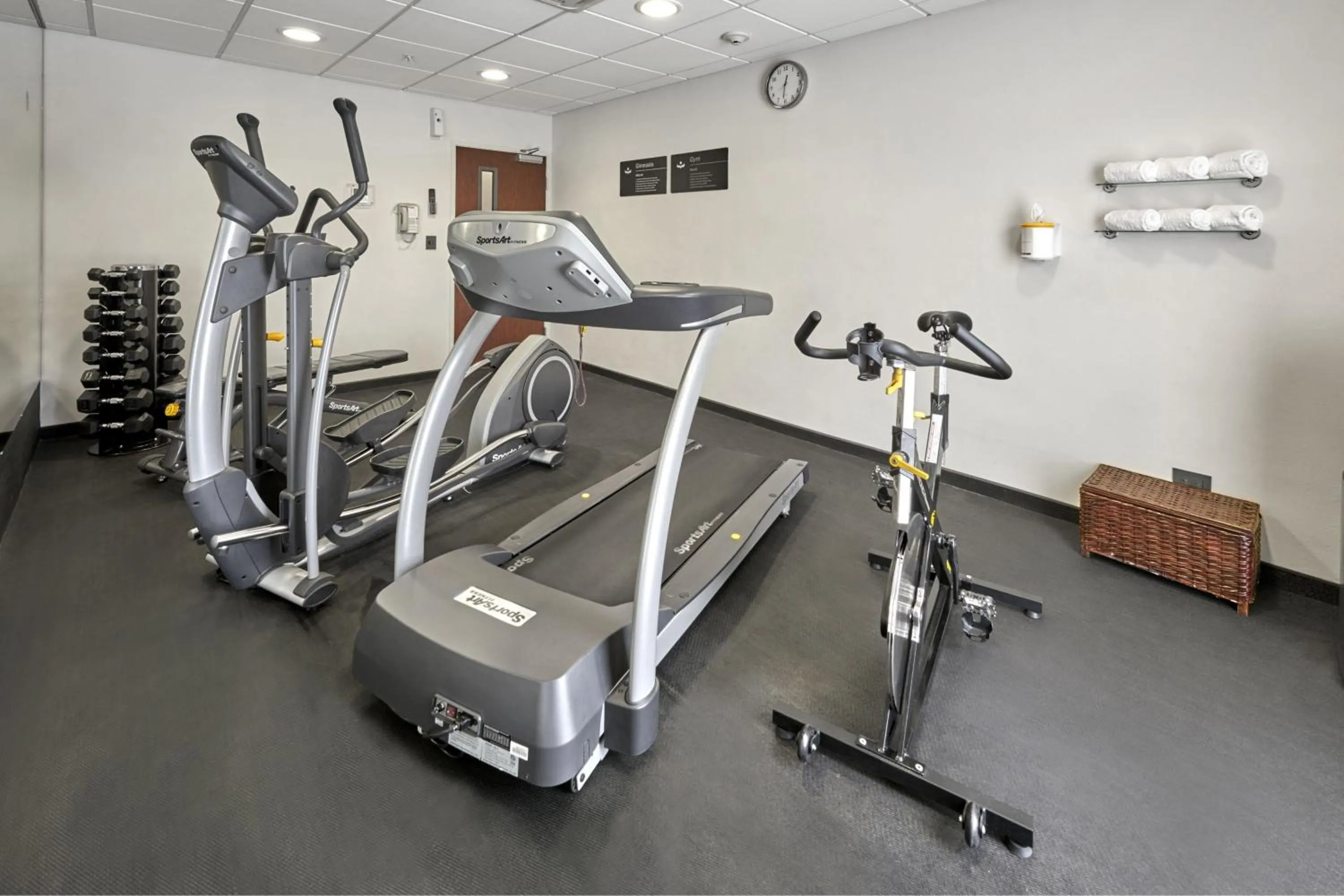 Fitness centre/facilities in City Express Plus by Marriott Guadalajara Expo