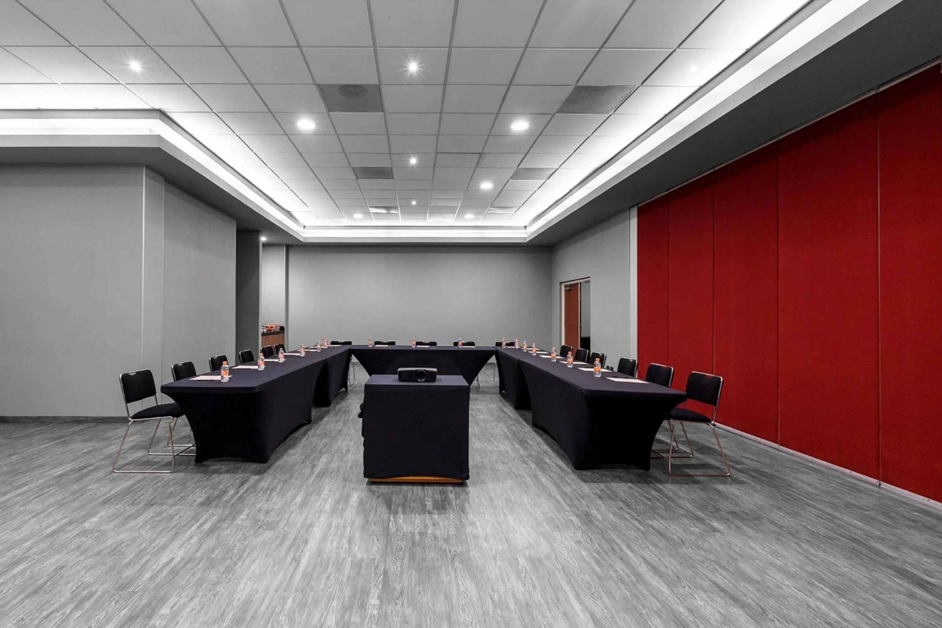 Meeting/conference room in City Express Plus by Marriott Guadalajara Expo