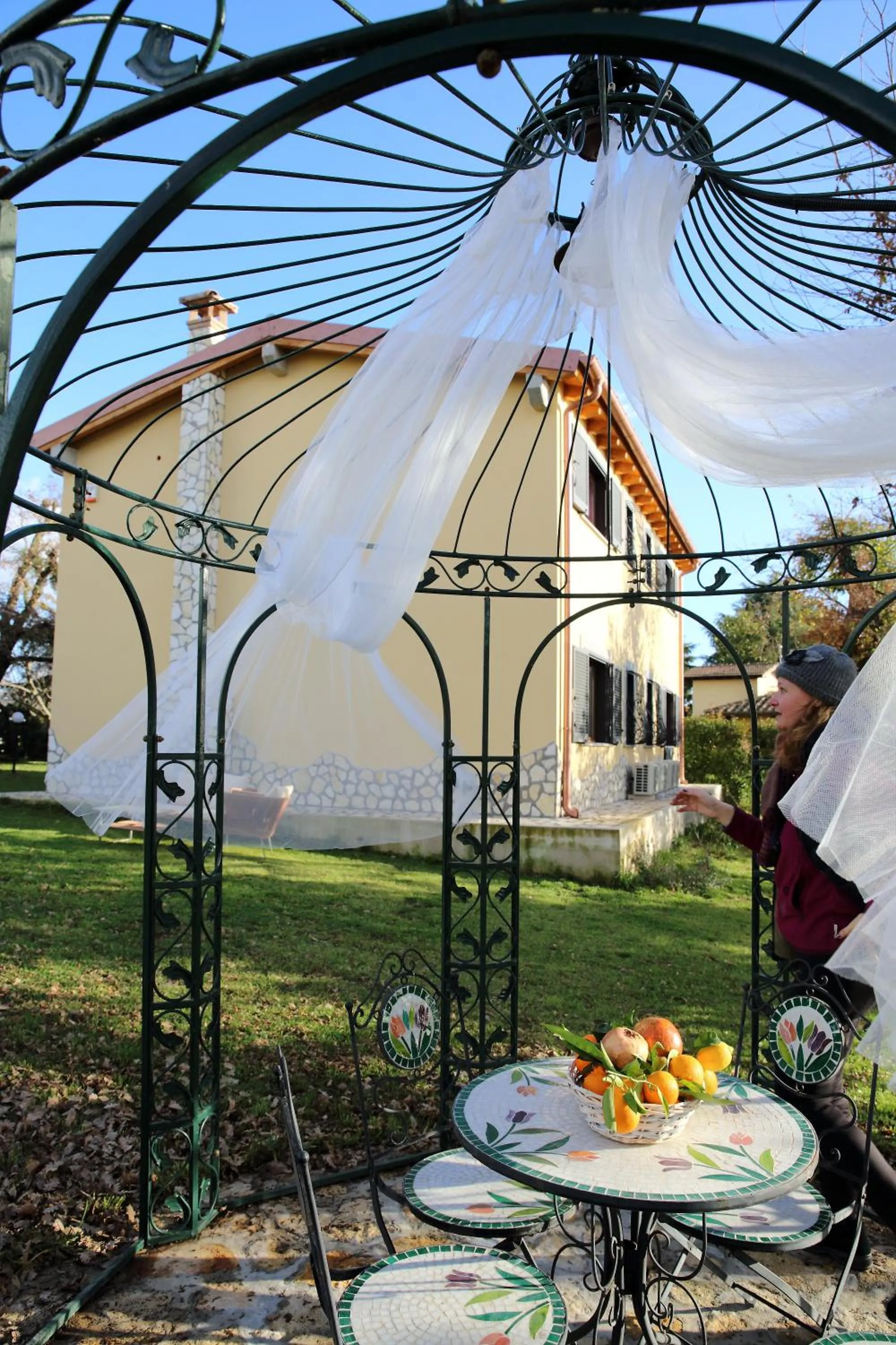 Property building in angolo di paradiso