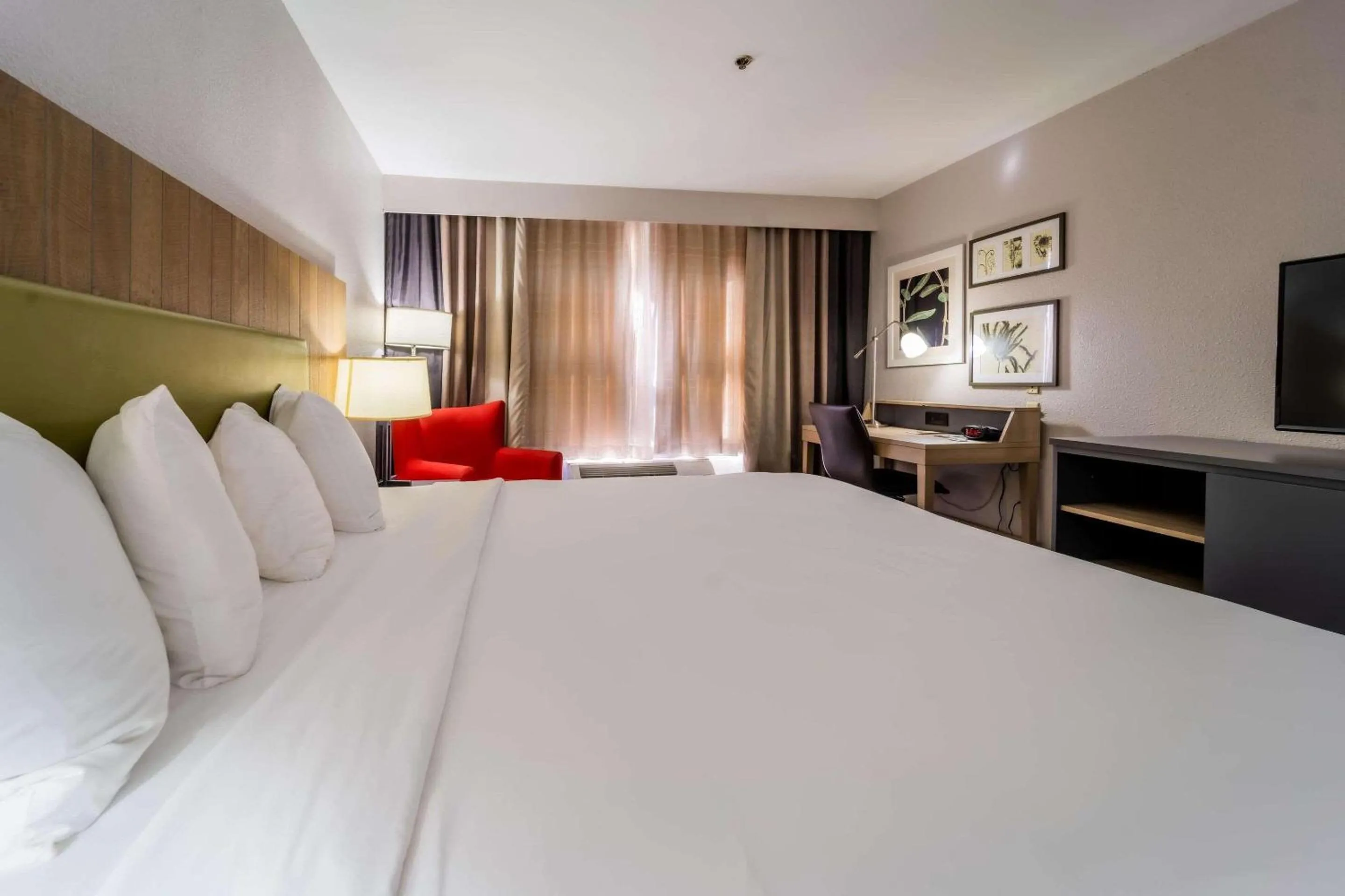 Bedroom, Bed in Country Inn & Suites by Radisson, Richmond I-95 South, VA