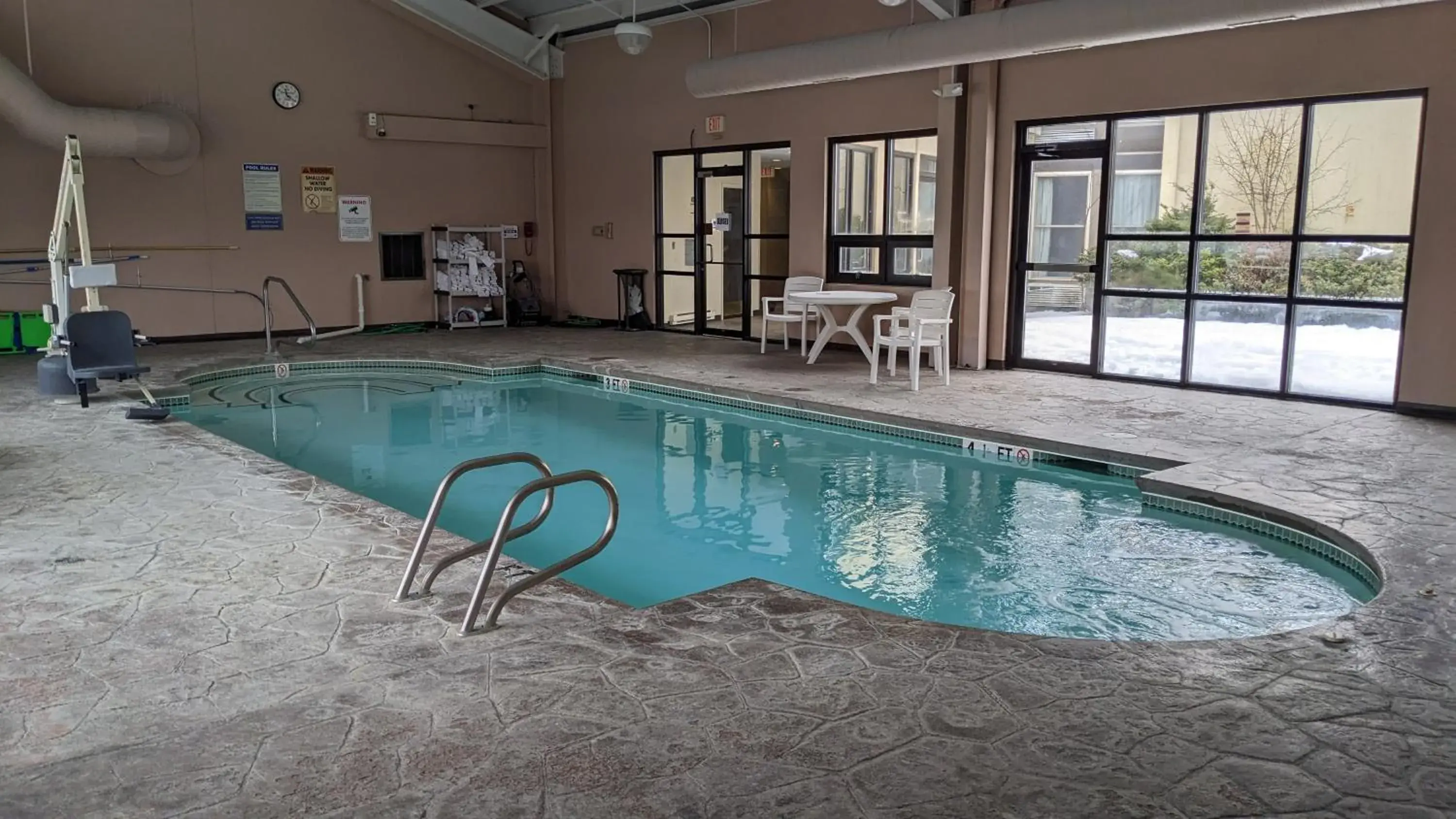Swimming pool in Quality Inn Bangor Airport Swimming pool in Quality Inn Bangor Airport