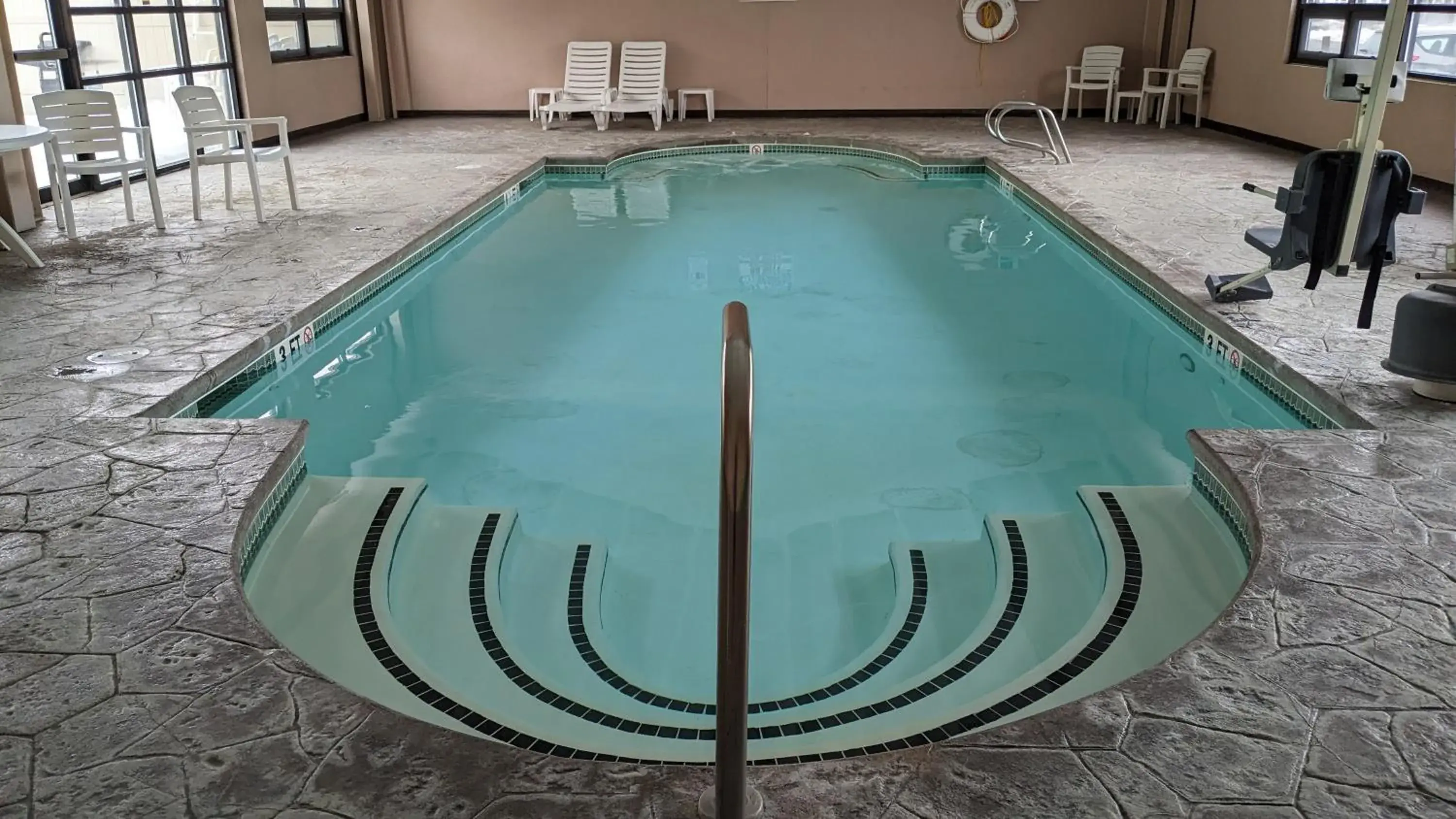 Swimming pool in Quality Inn Bangor Airport Swimming pool in Quality Inn Bangor Airport