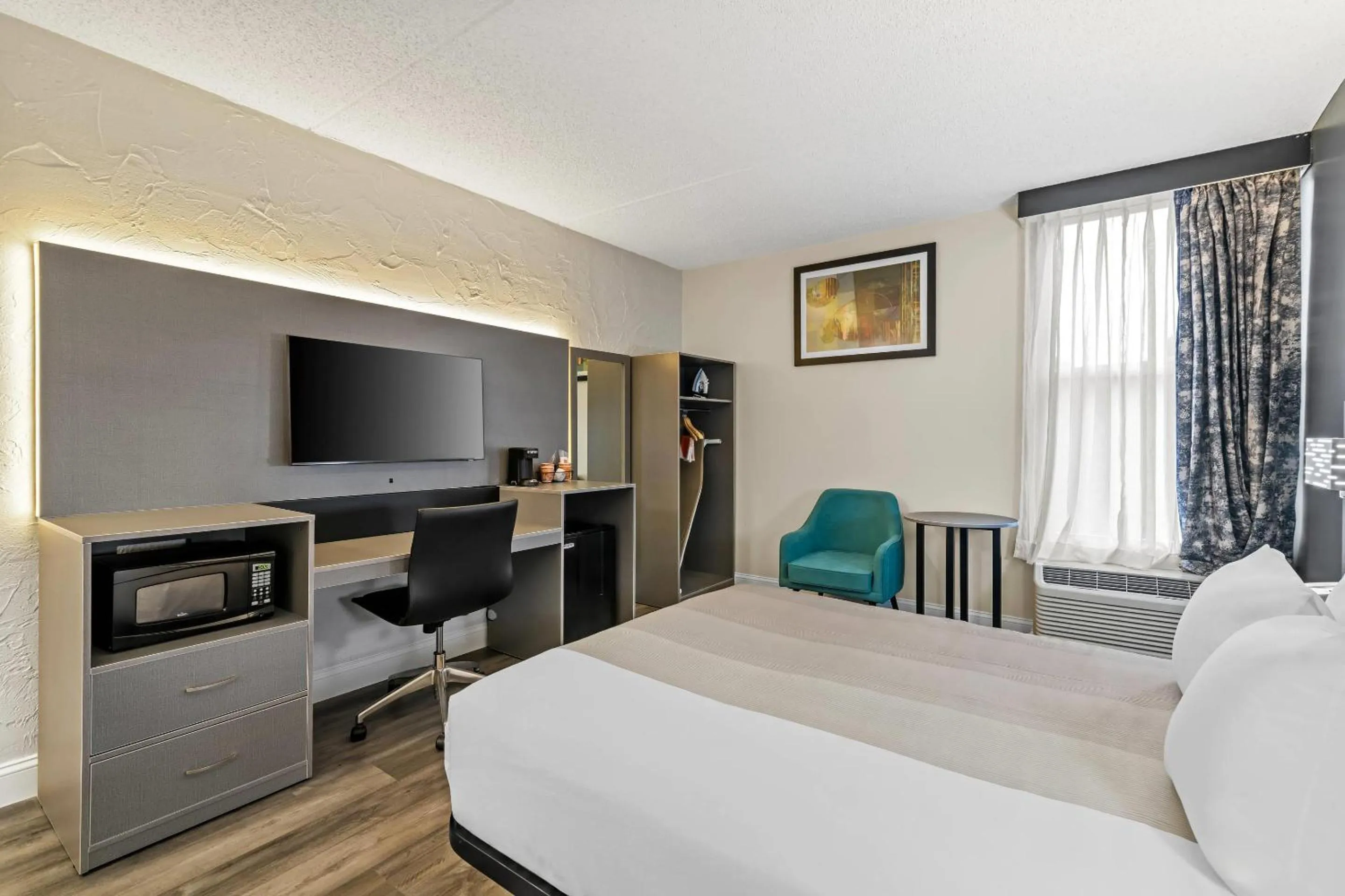 Bedroom, Bed in Quality Inn Bangor Airport