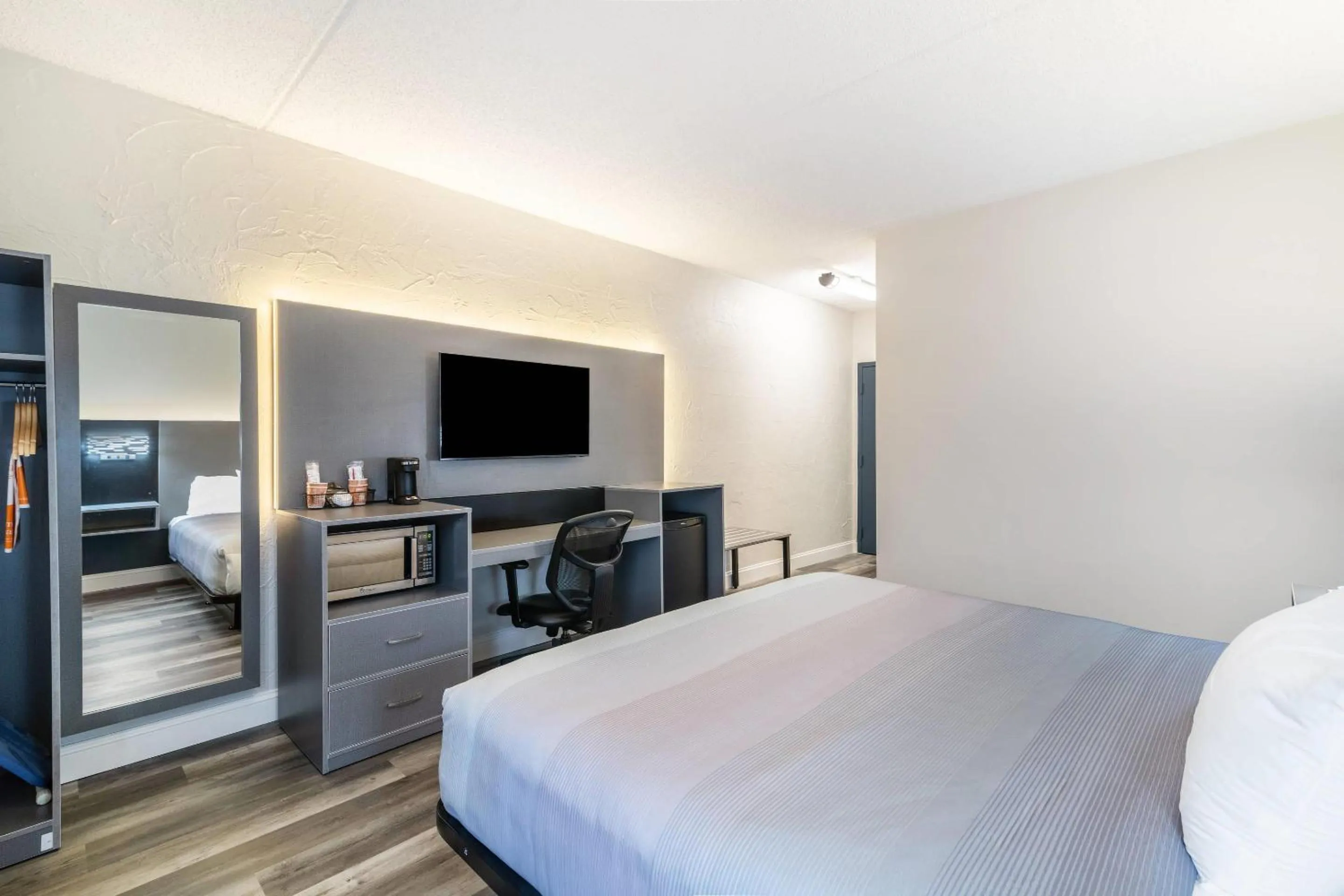 Bedroom, Bed in Quality Inn Bangor Airport