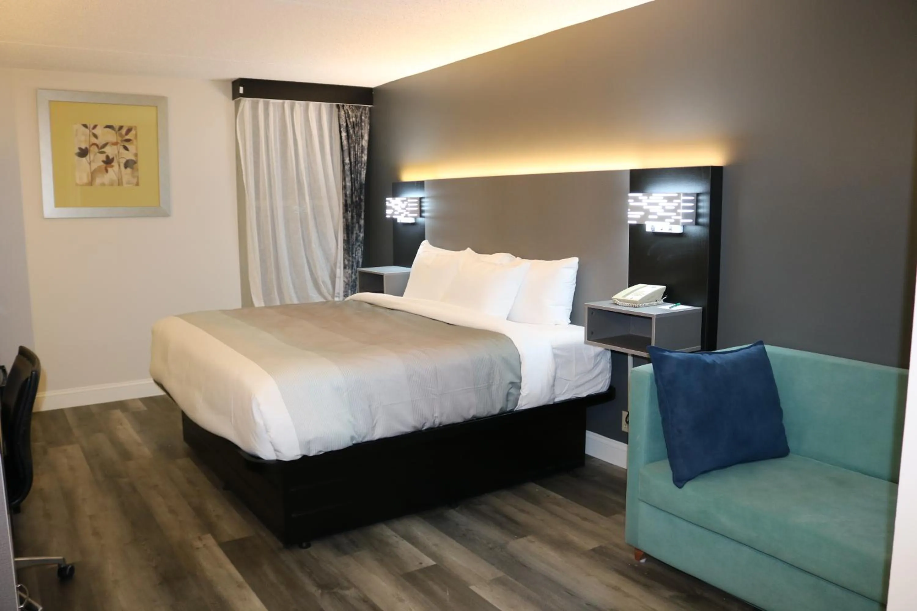 Photo of the whole room, Bed in Quality Inn Bangor Airport