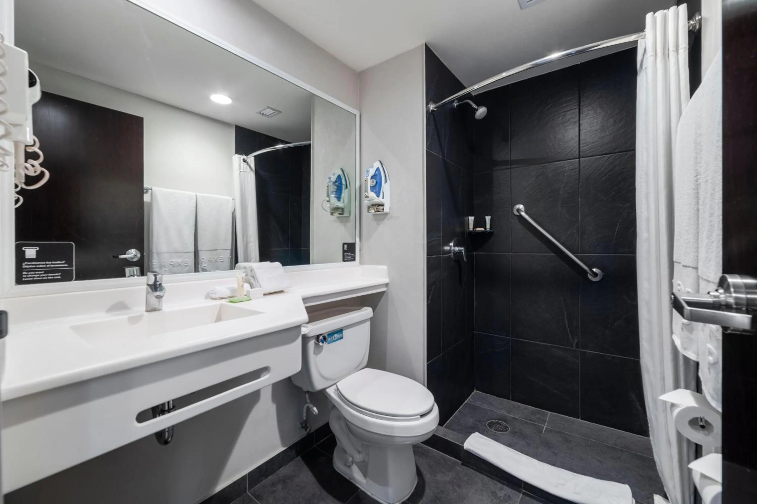Bathroom in City Express Plus by Marriott Ciudad de México Insurgentes Sur