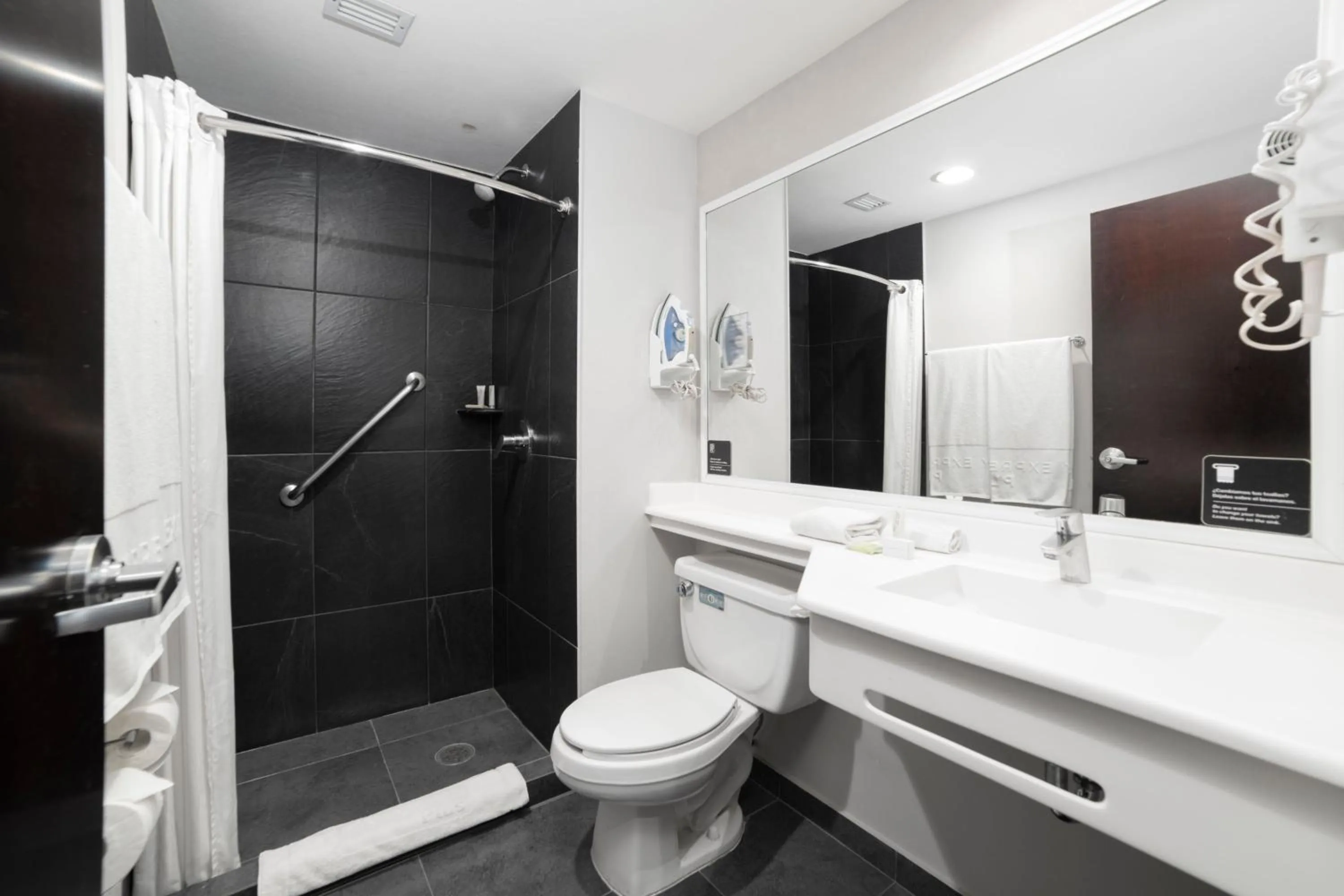 Bathroom in City Express Plus by Marriott Ciudad de México Insurgentes Sur
