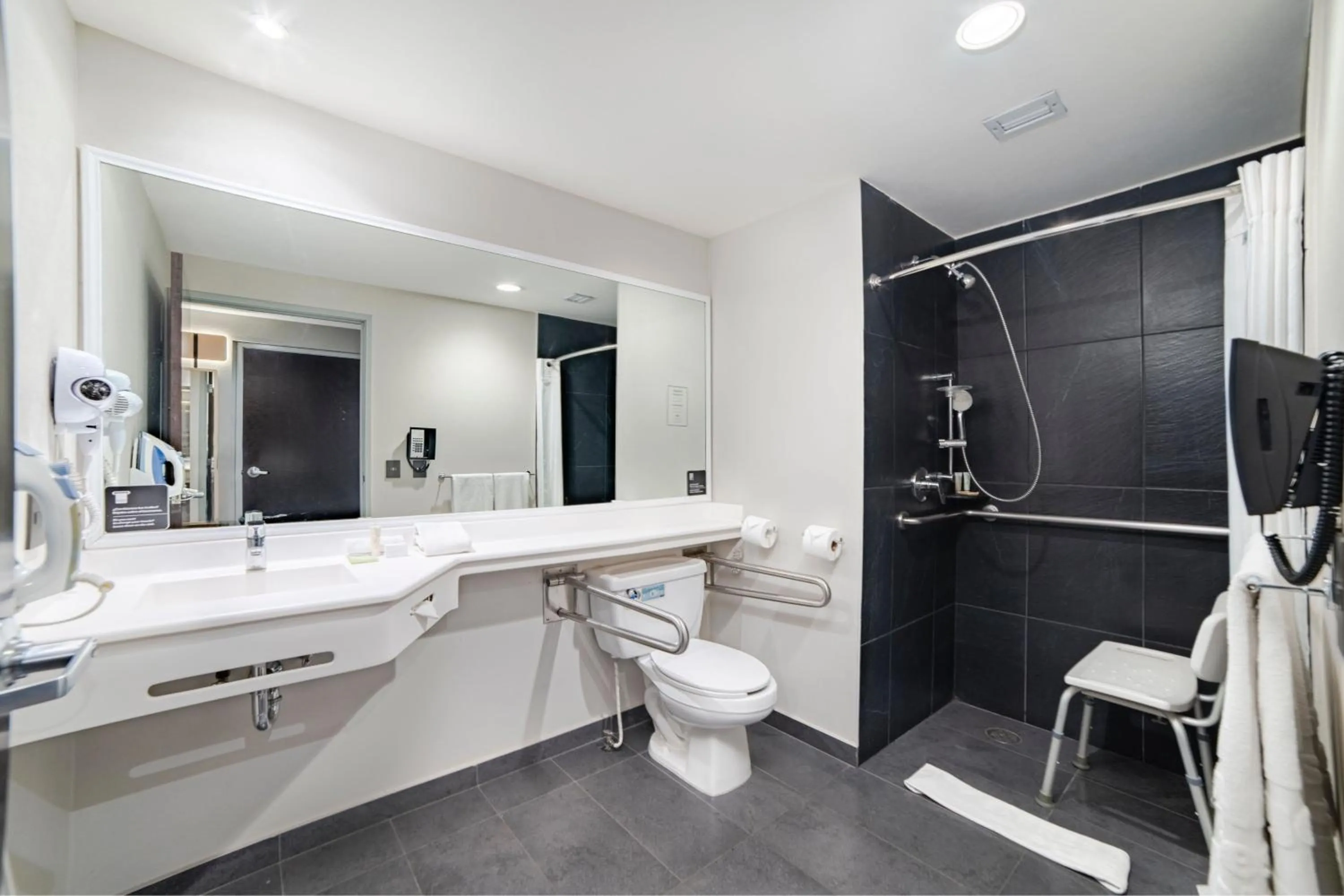 Bathroom in City Express Plus by Marriott Ciudad de México Insurgentes Sur