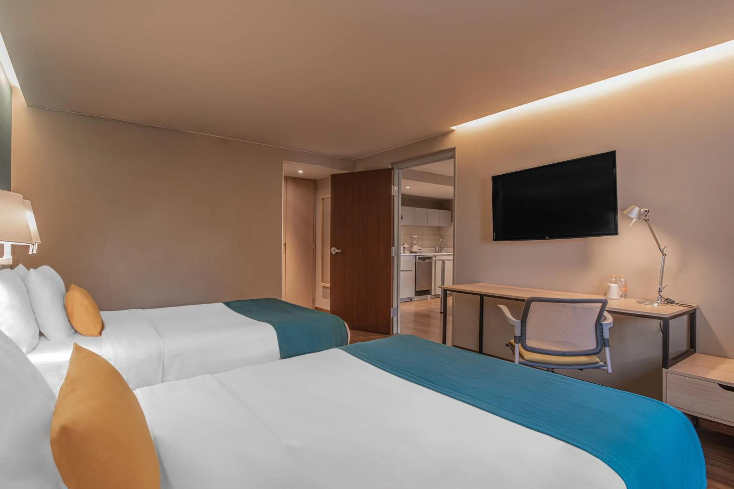 Photo of the whole room, Bed in City Express Suites by Marriott Queretaro