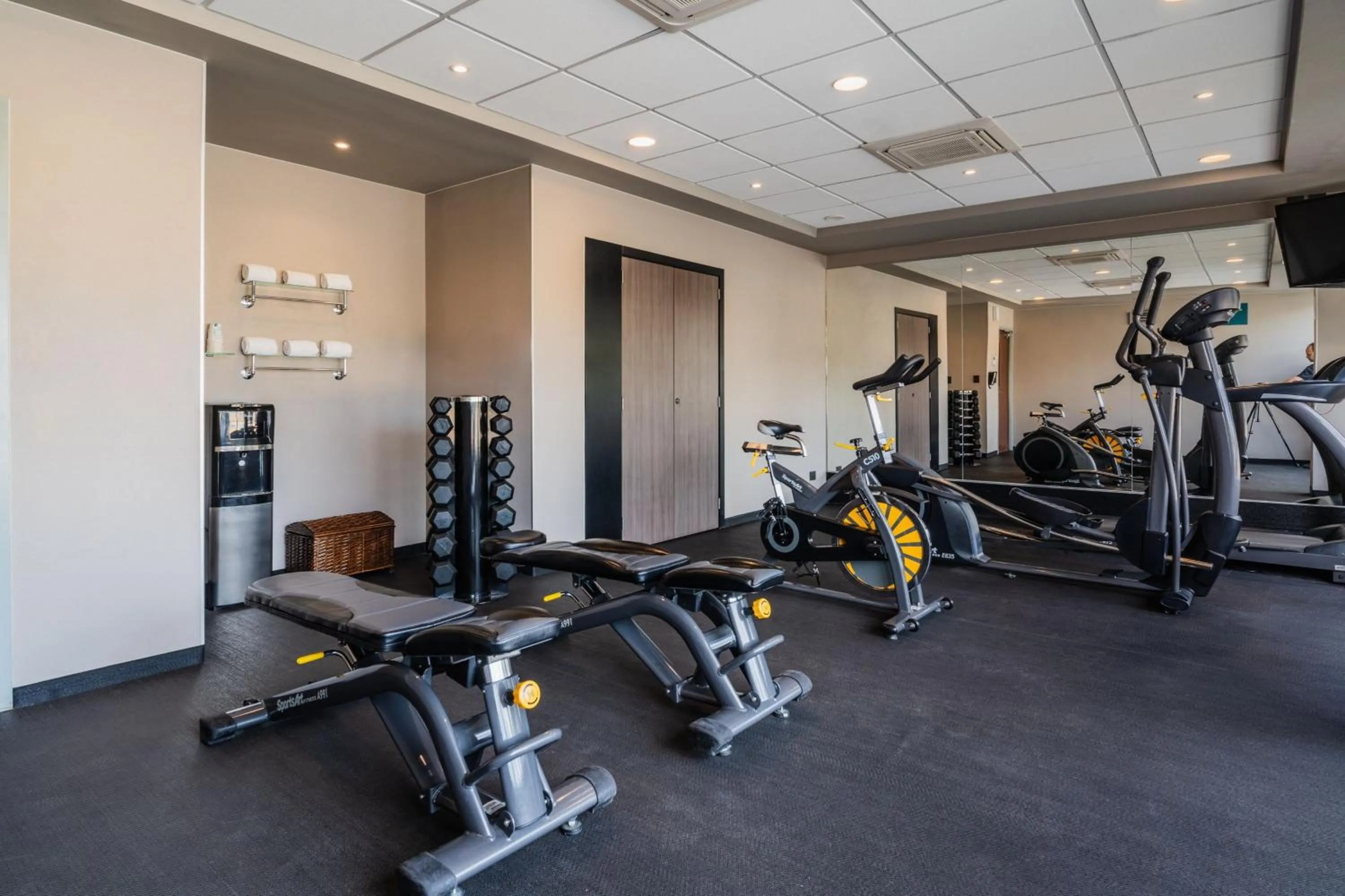 Fitness centre/facilities in City Express Suites by Marriott Queretaro