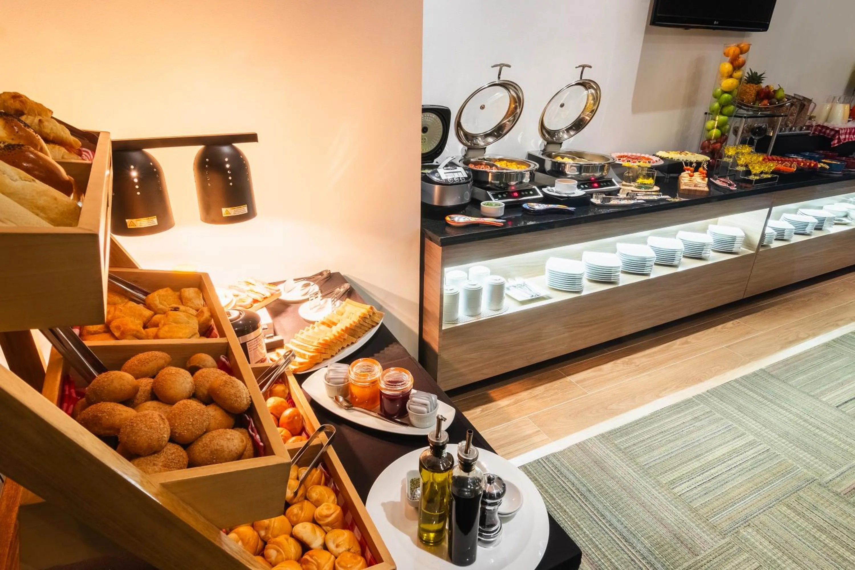 Buffet breakfast in GHL Collection 93